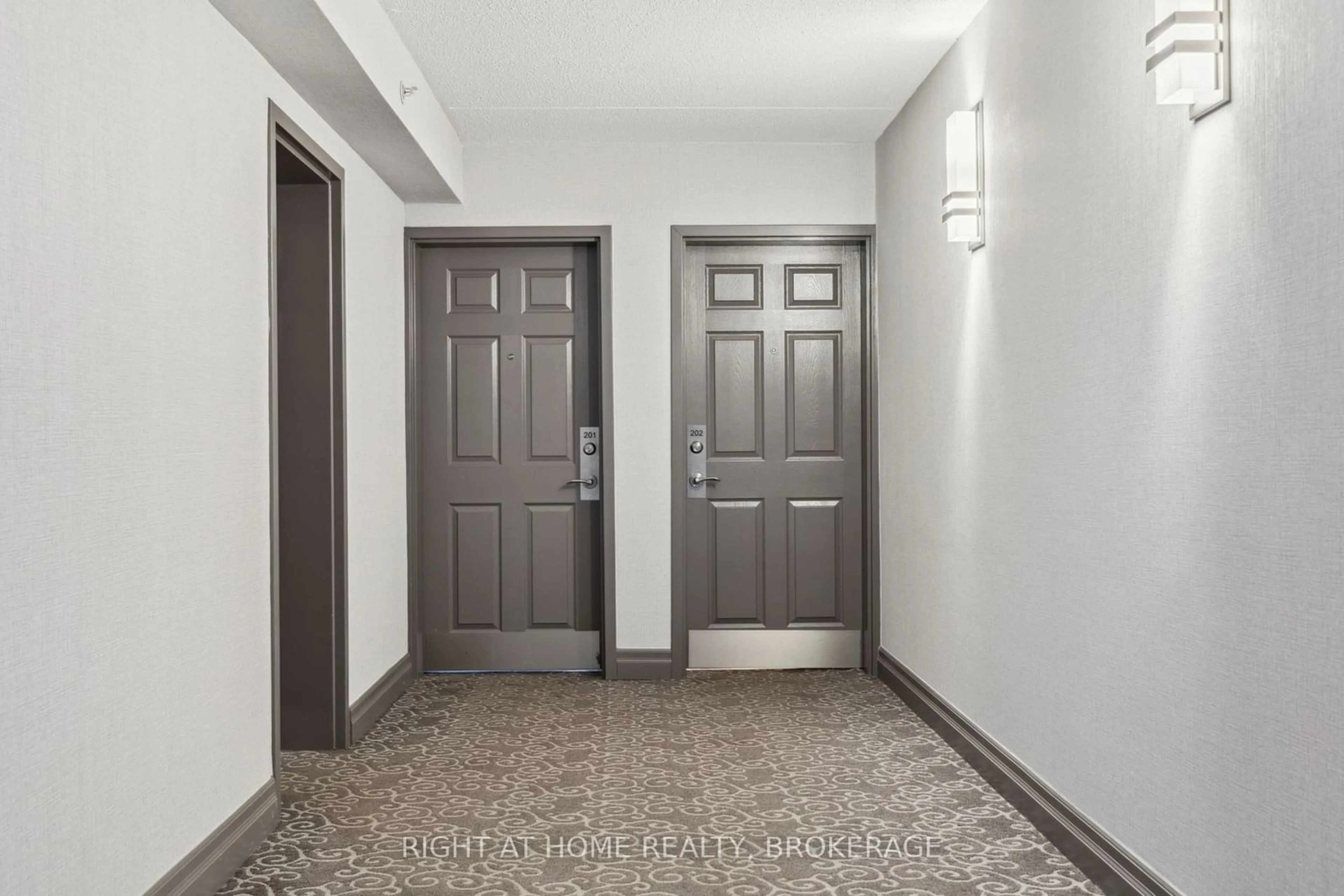 Indoor foyer for 1460 Bishops Gate #202, Oakville Ontario L6M 4N5