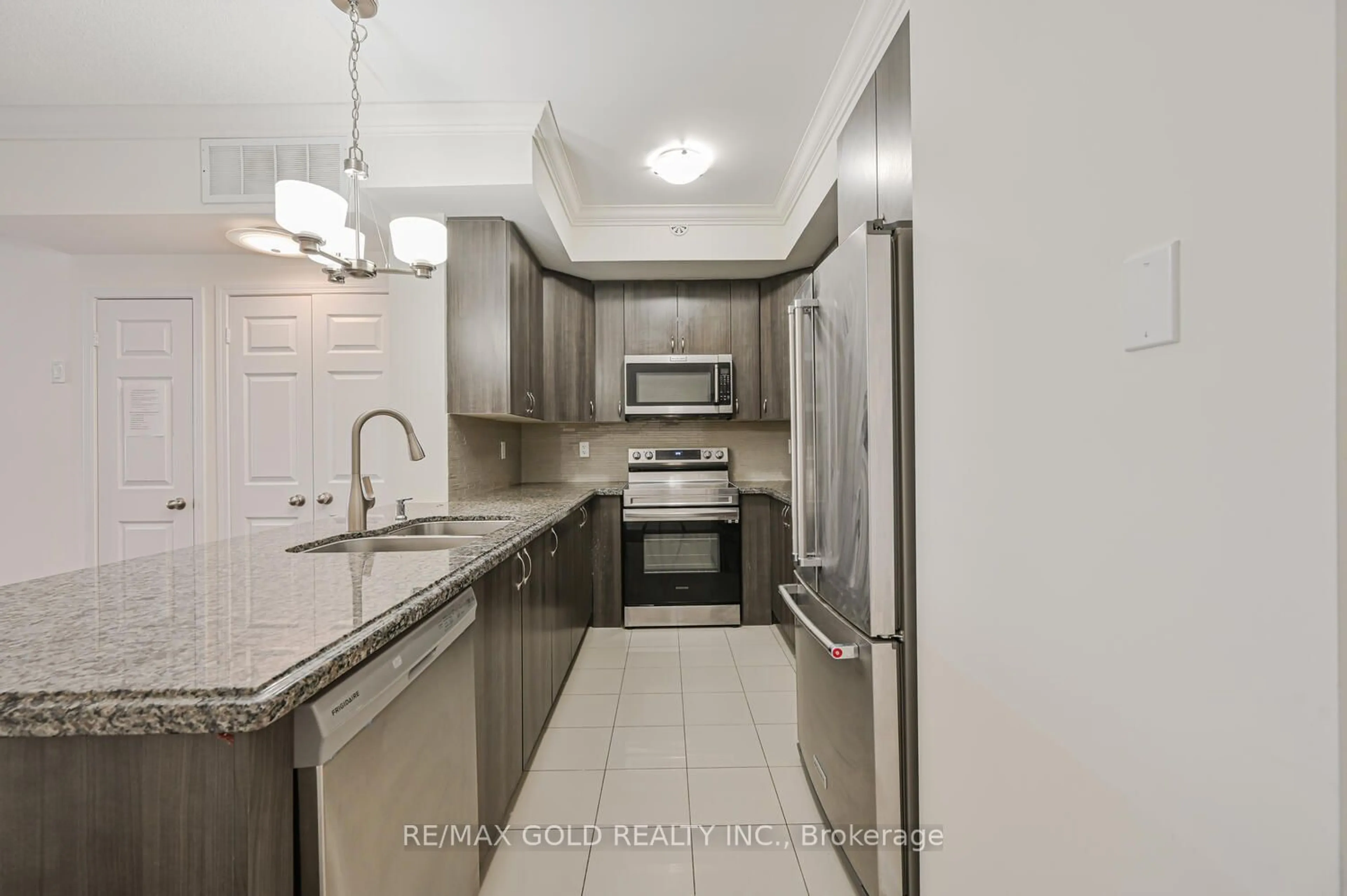 Standard kitchen, ceramic/tile floor for 180 Howden Blvd #35, Brampton Ontario L6S 0E6