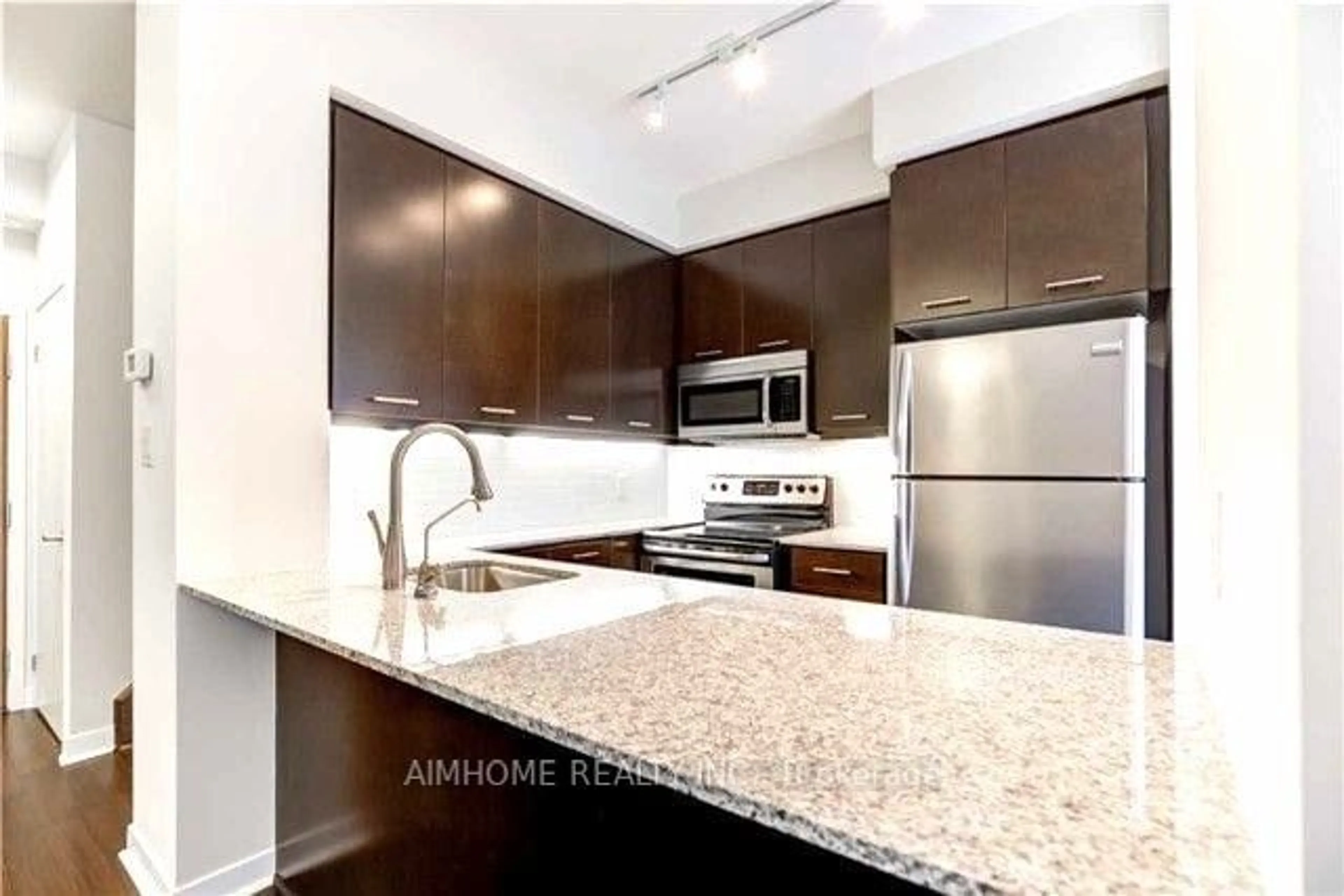 Standard kitchen, unknown for 370 Square One Dr #27, Mississauga Ontario L5B 0E6