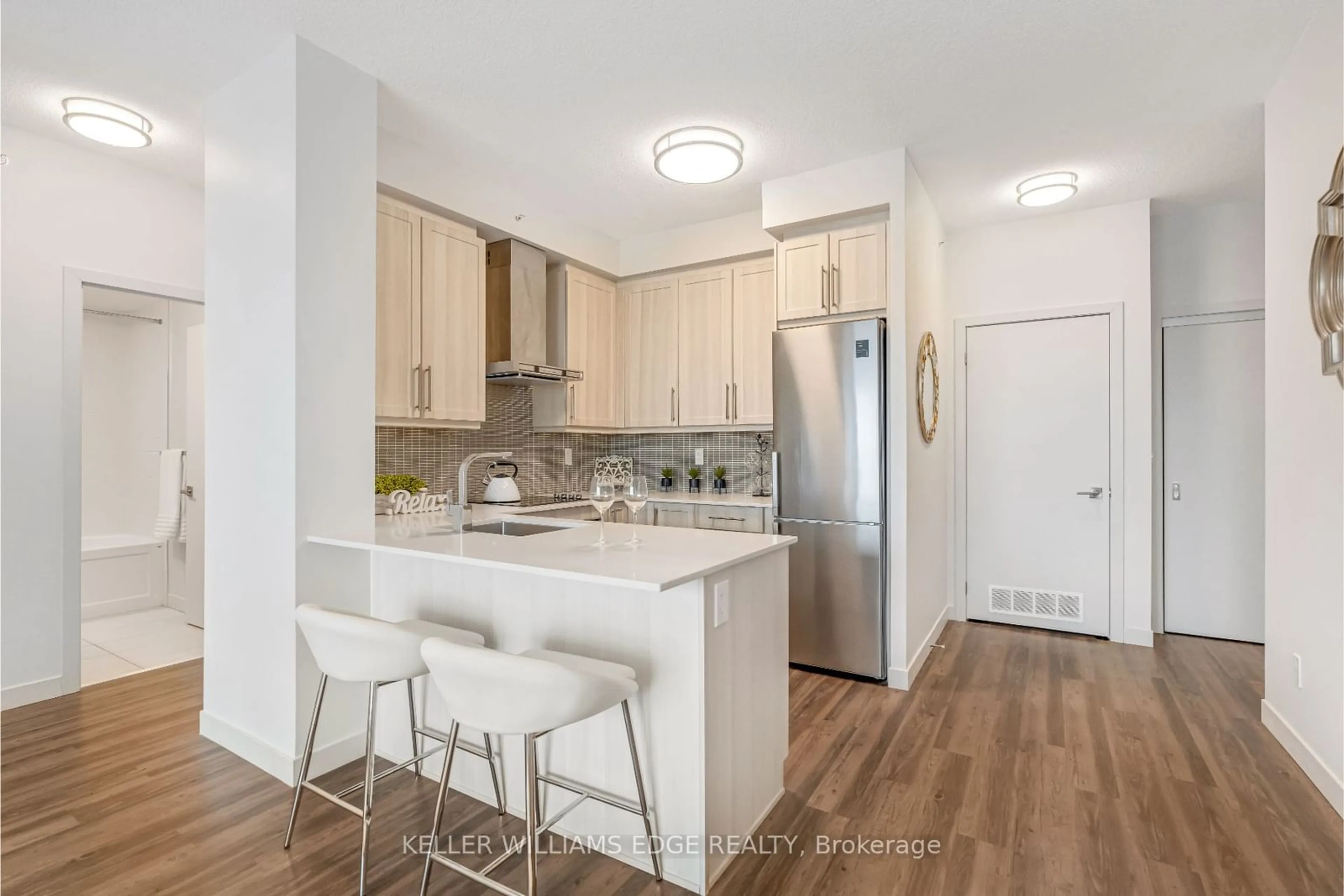 Standard kitchen, unknown for 2081 Fairview St #1406, Burlington Ontario L7R 0E4