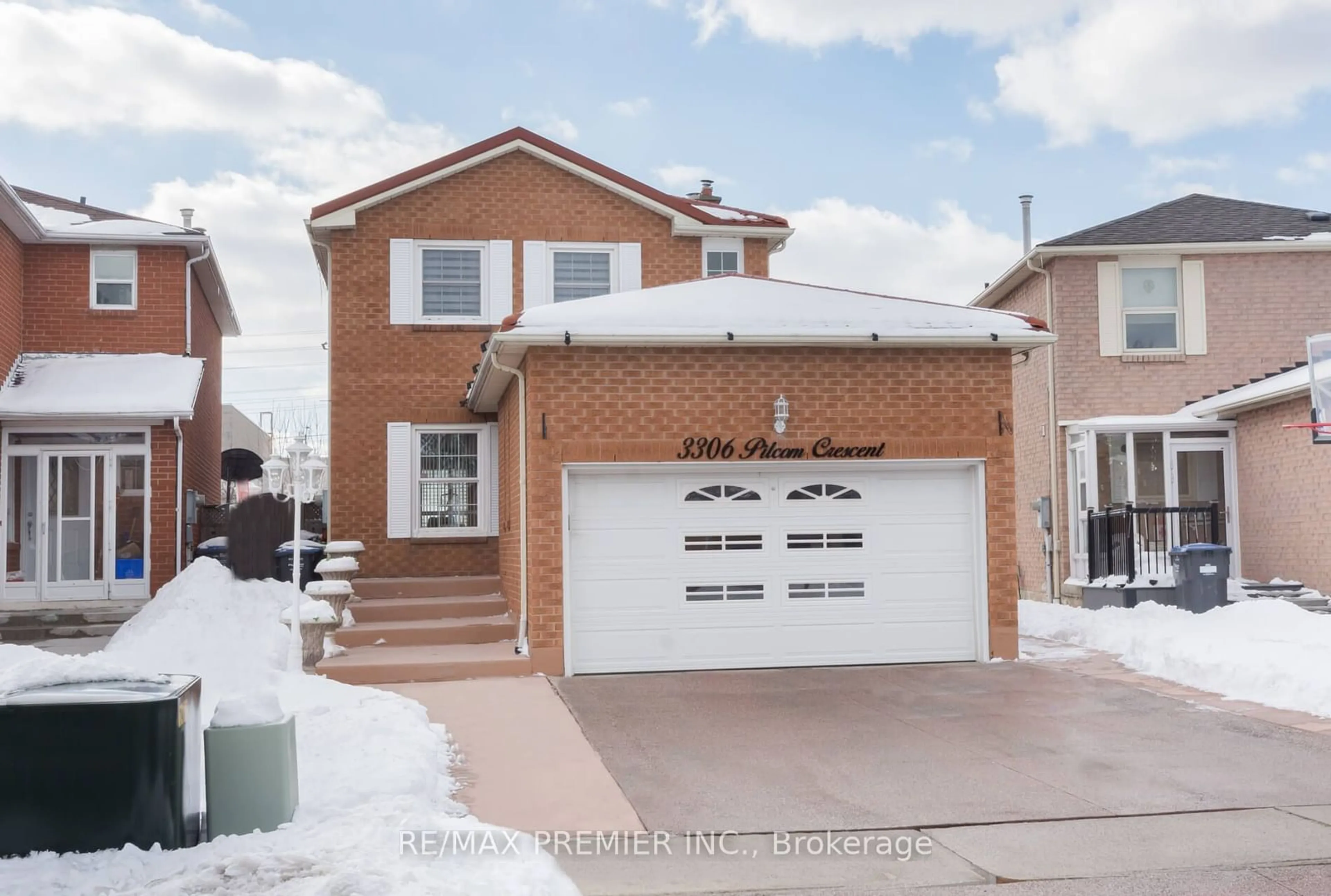 Home with brick exterior material, street for 3306 Pilcom Cres, Mississauga Ontario L5B 3X4