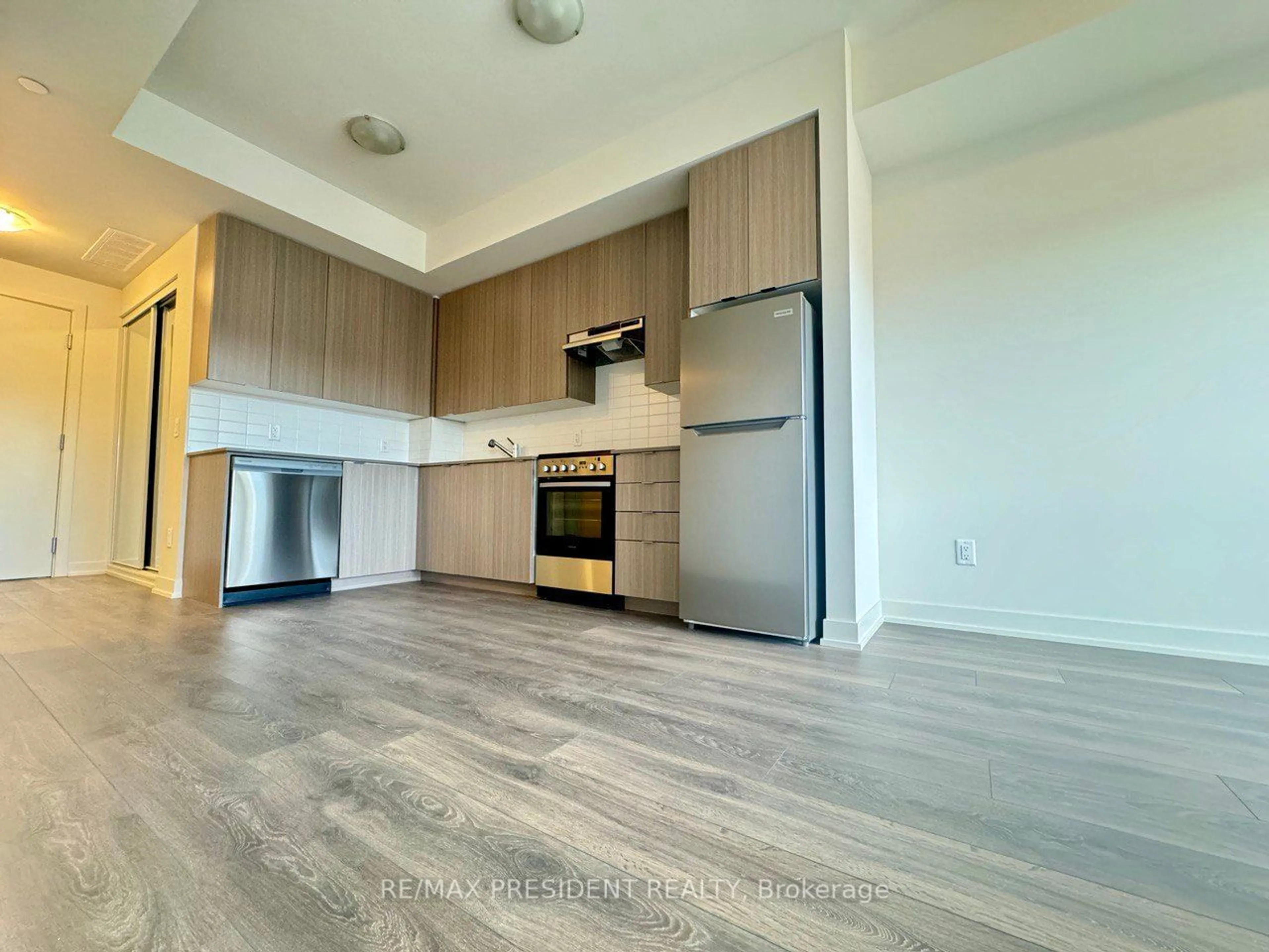 Open concept kitchen, wood/laminate floor for 62 Sky Harbour Dr #315, Brampton Ontario L6Y 6J2