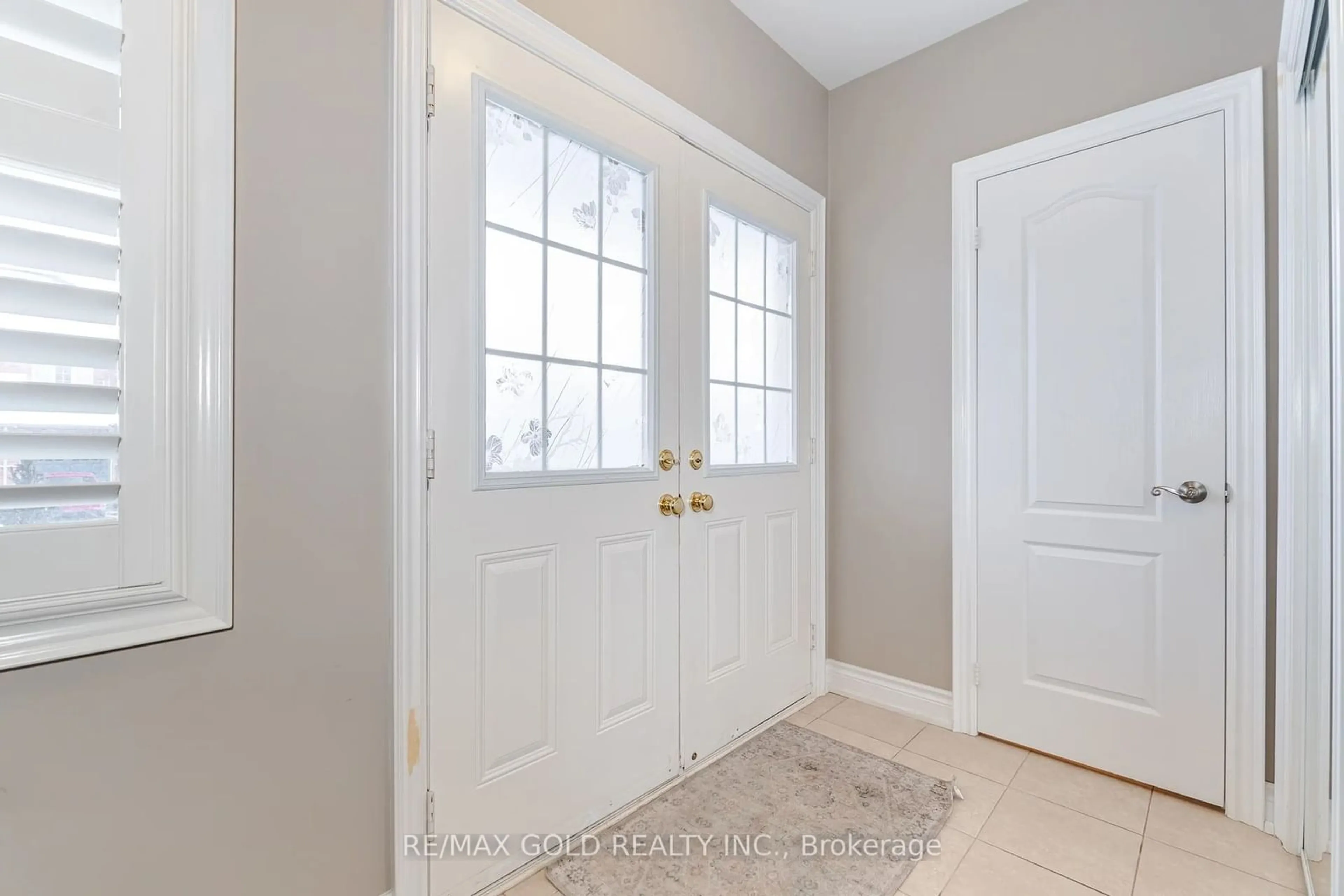 Indoor entryway for 91 Pomell Tr, Brampton Ontario L6P 3J4