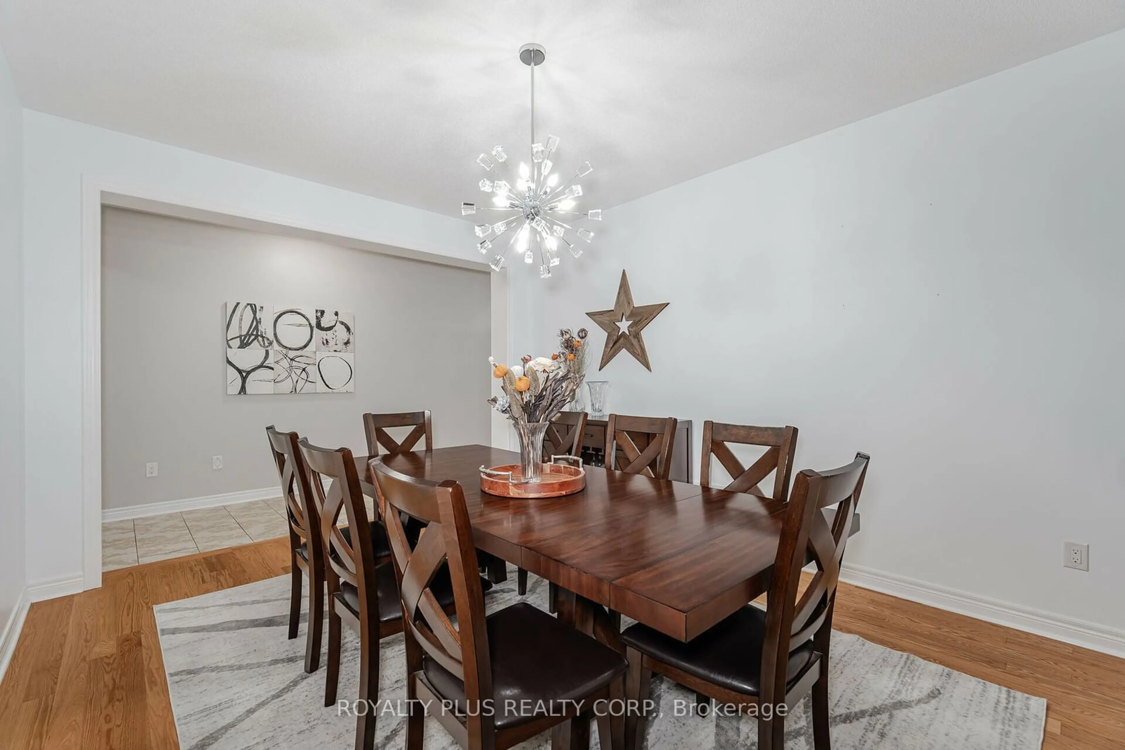 Dining room, wood/laminate floor for 25 Mccandless Crt, Caledon Ontario L7C 3R6