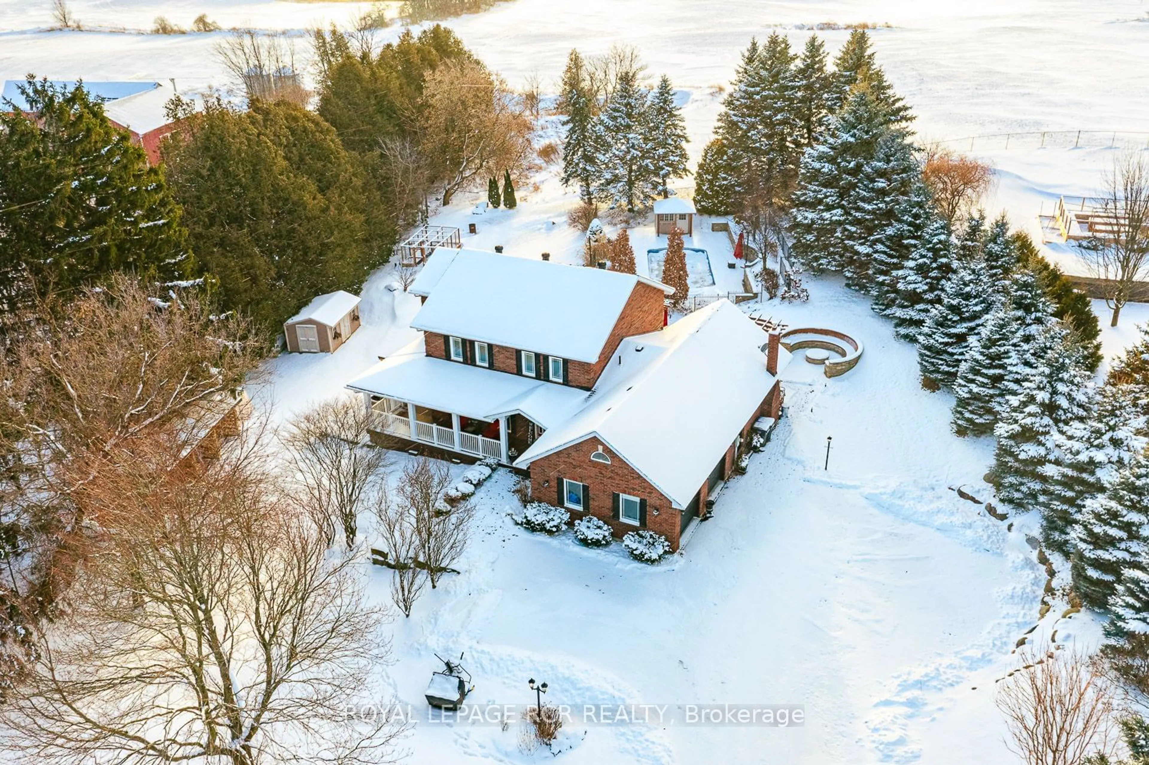 A pic from outside/outdoor area/front of a property/back of a property/a pic from drone, unknown for 17882 Horseshoe Hill Rd, Caledon Ontario L7K 2B1