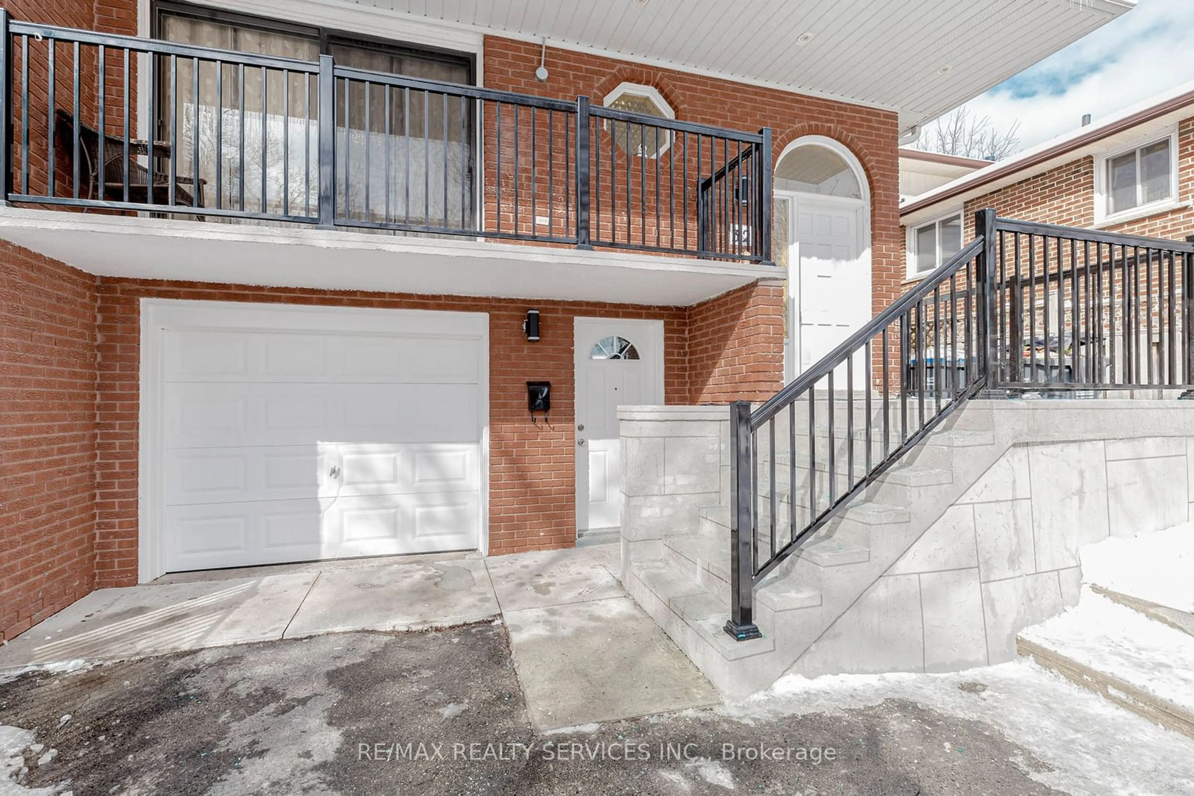 Unknown for 32 Petunias Rd, Brampton Ontario L6V 3G8