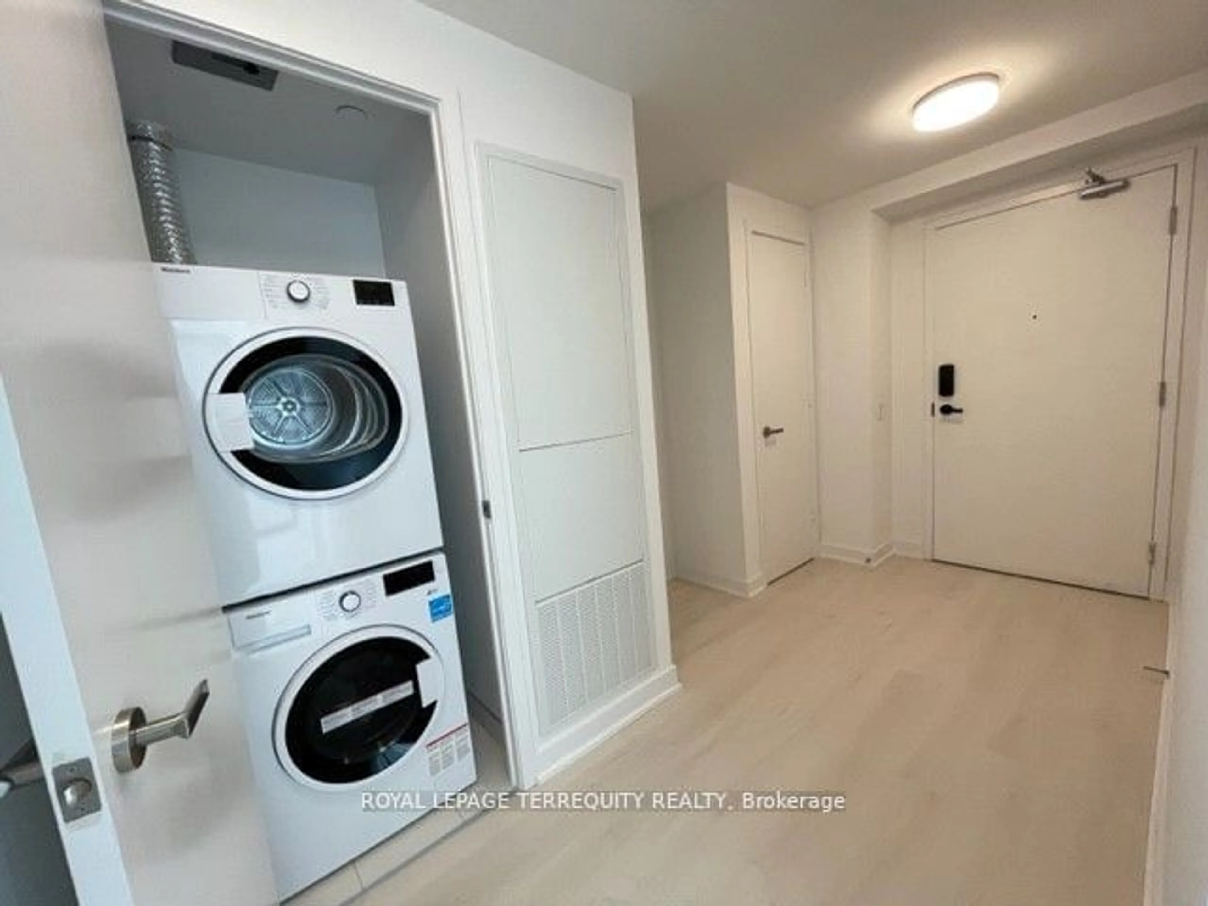 Laundry room for 3900 Confederation Pkwy #4507, Mississauga Ontario L5B 0M3