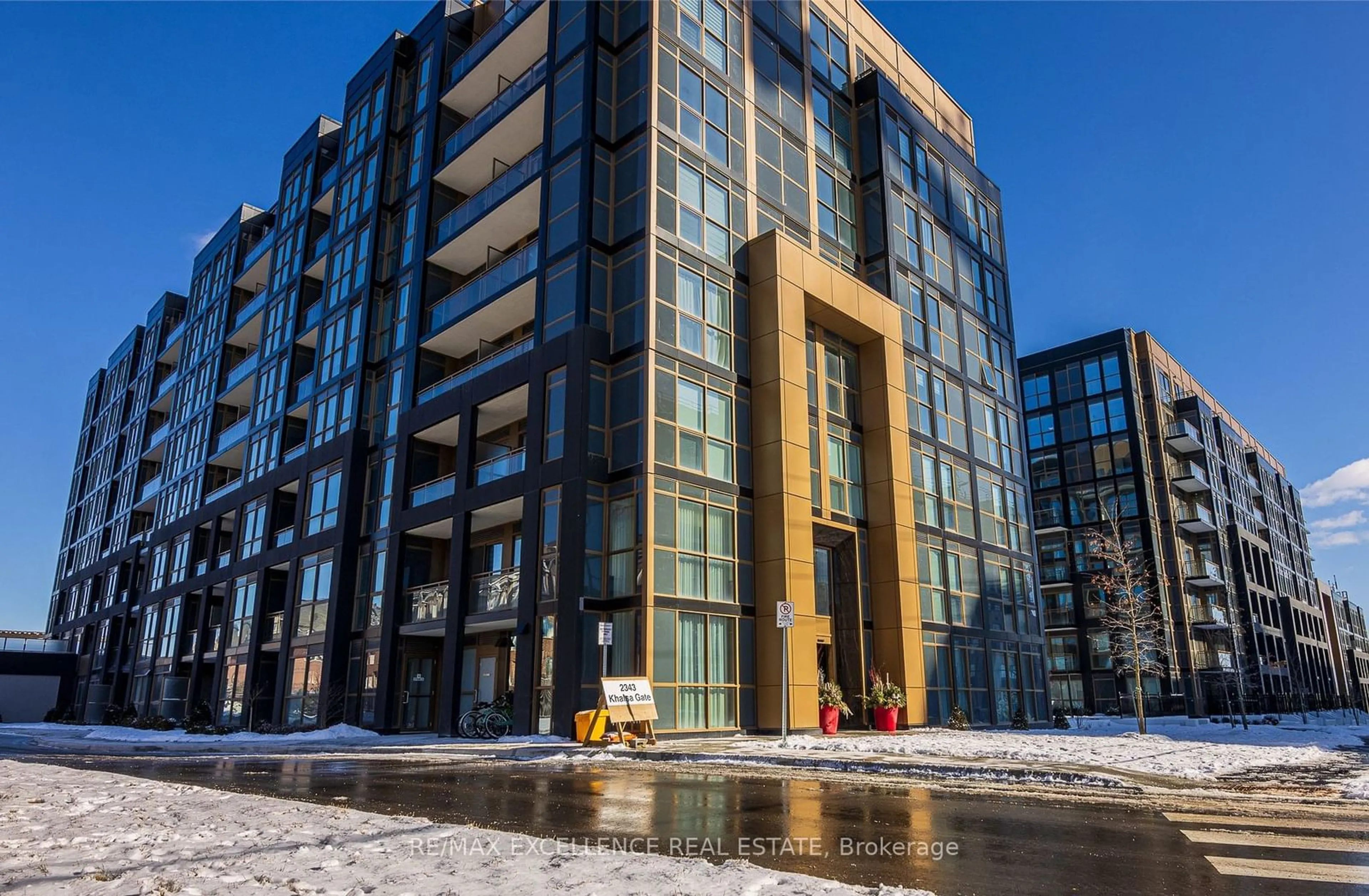 Indoor foyer for 2343 Khalsa Gate #330, Oakville Ontario L6M 4J2