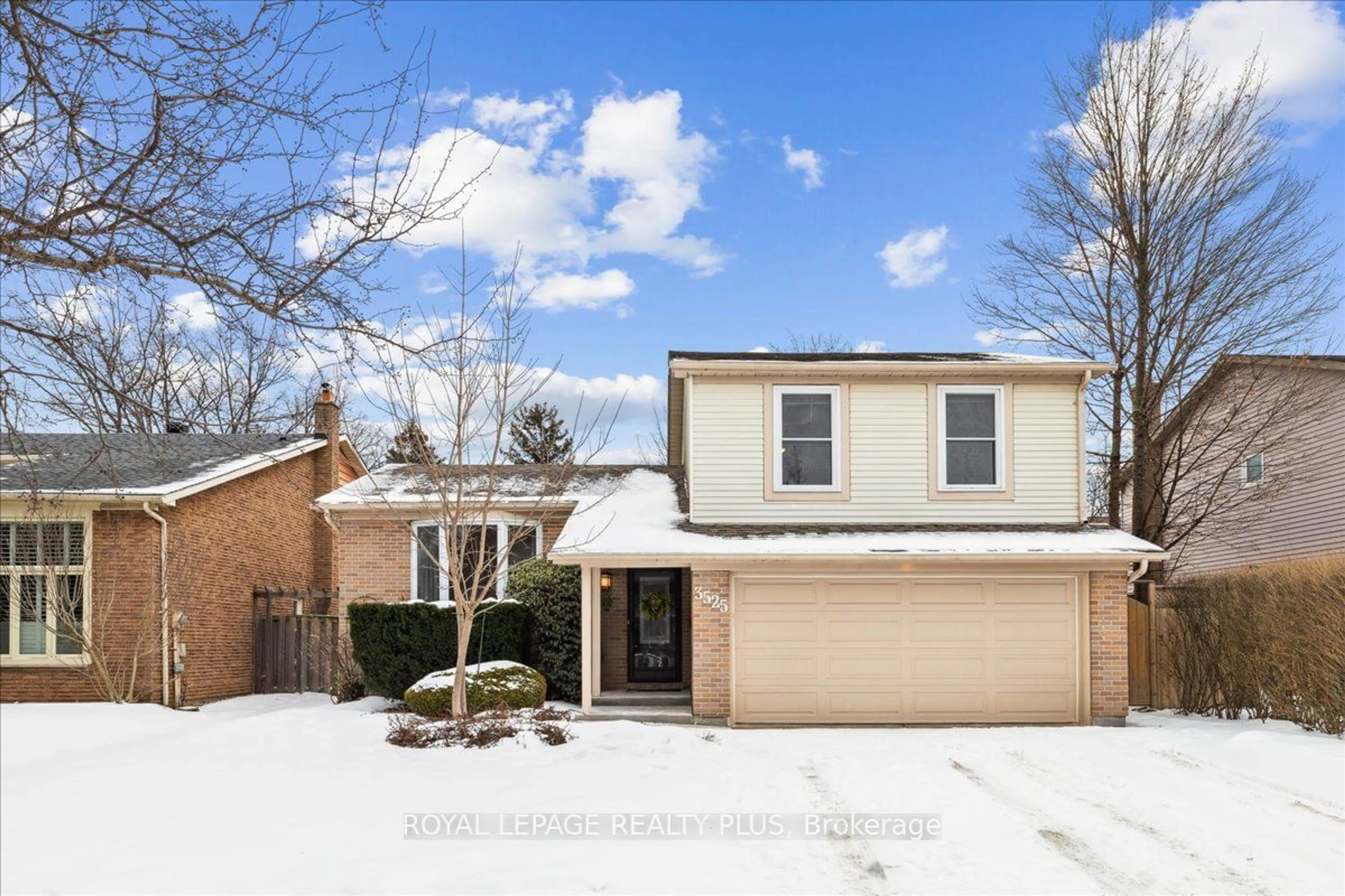 Home with brick exterior material, street for 3525 Pitch Pine Cres, Mississauga Ontario L5L 1P9