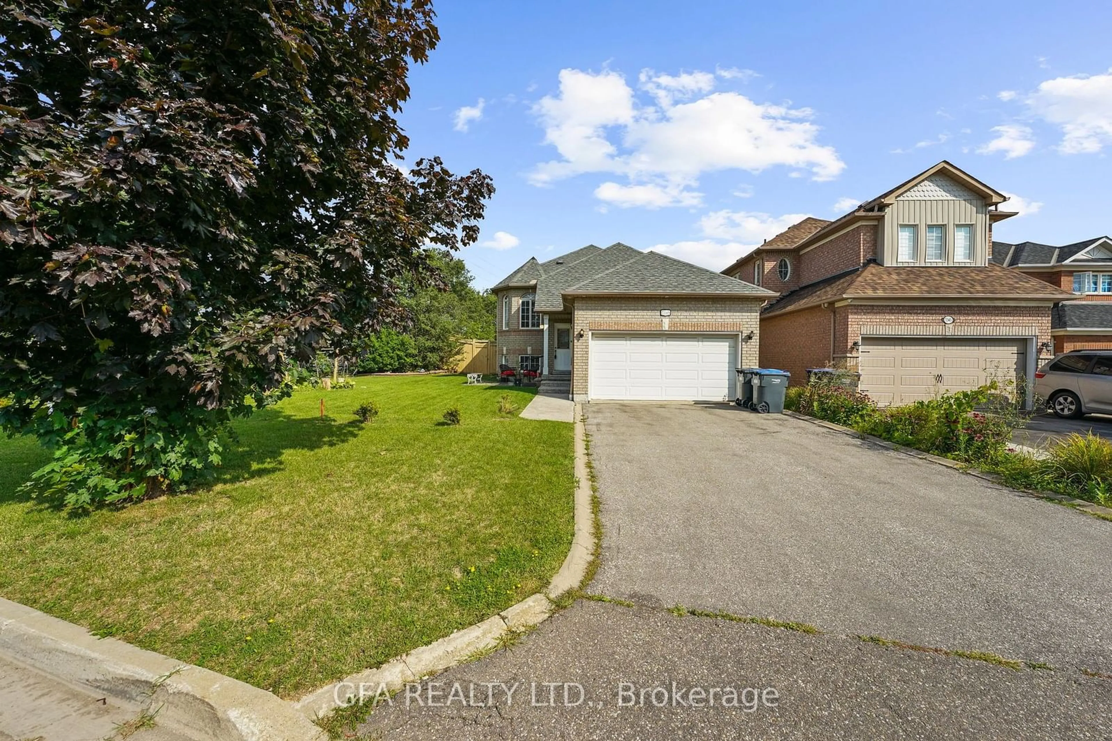 A pic from outside/outdoor area/front of a property/back of a property/a pic from drone, street for 7349 Zinnia Pl, Mississauga Ontario L5W 1K6