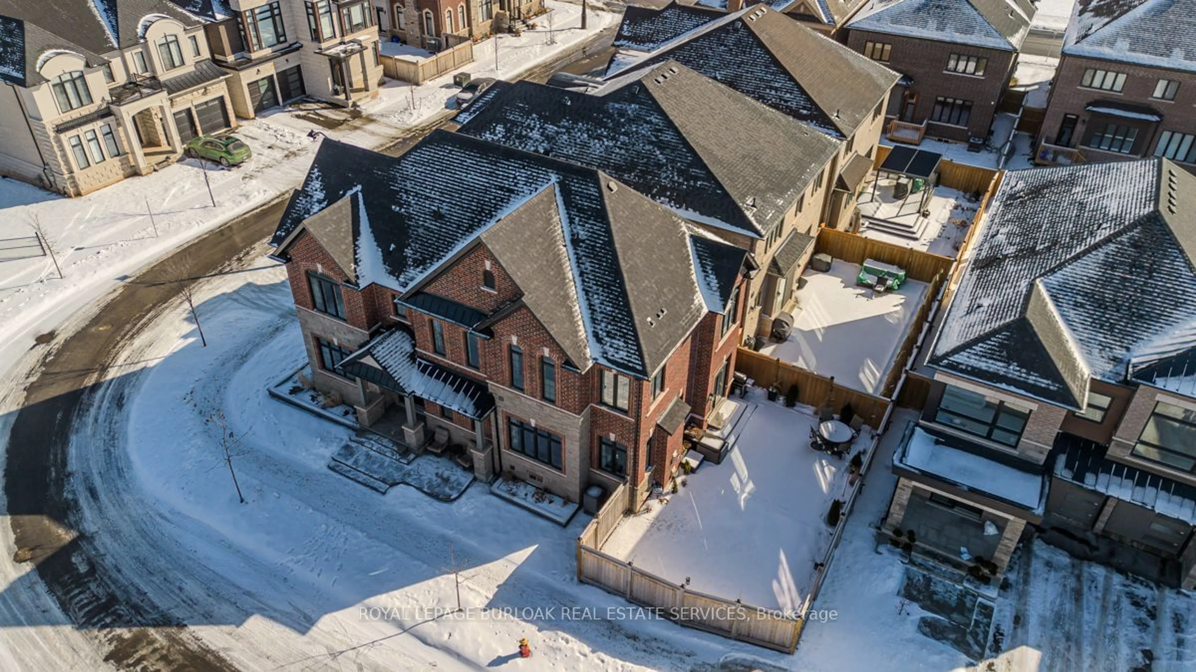 A pic from outside/outdoor area/front of a property/back of a property/a pic from drone, street for 2398 Aubrey Turquand Tr, Oakville Ontario L6M 5L5