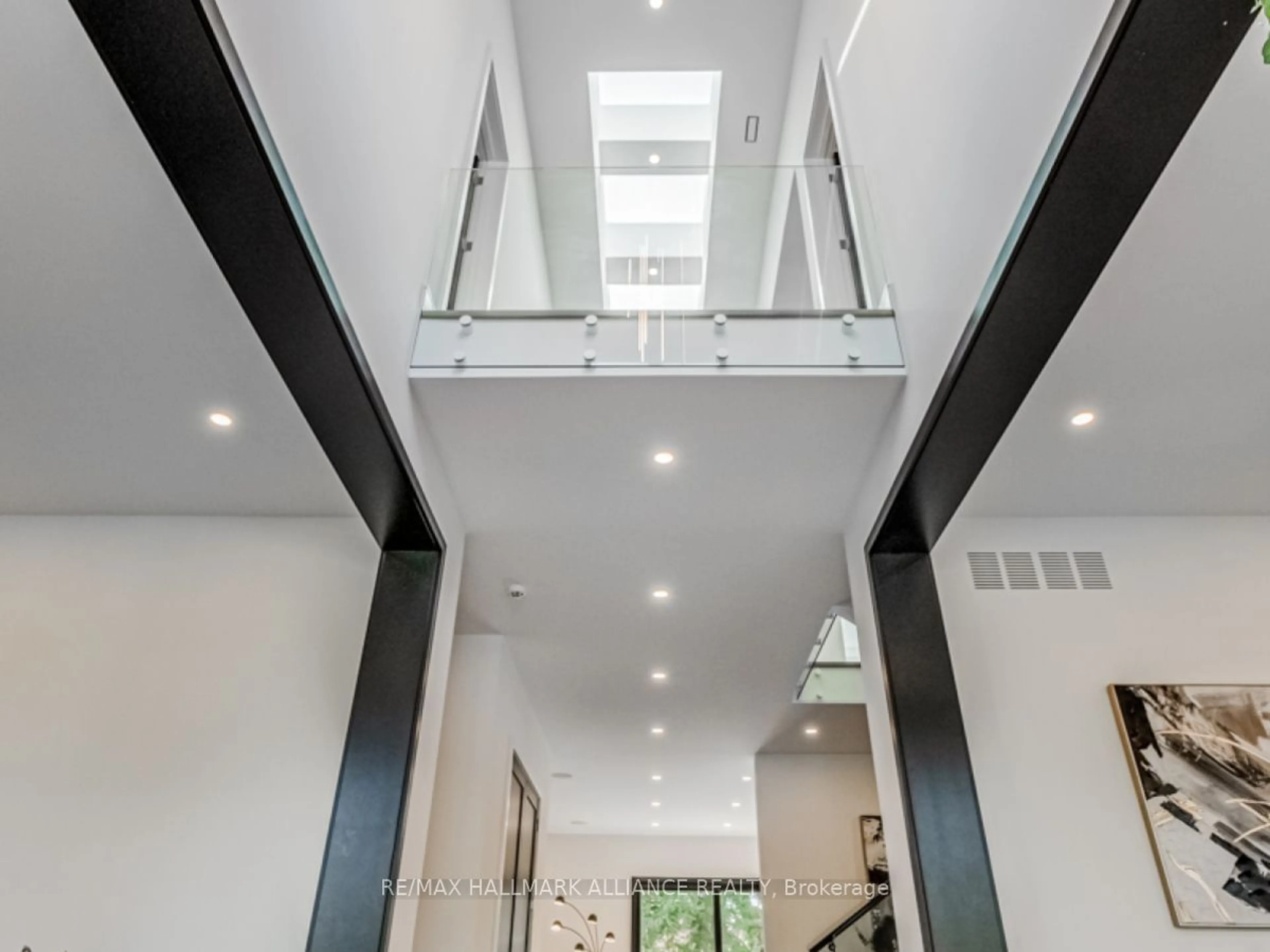 Indoor foyer for 348 Winston Rd, Oakville Ontario L6L 4W5