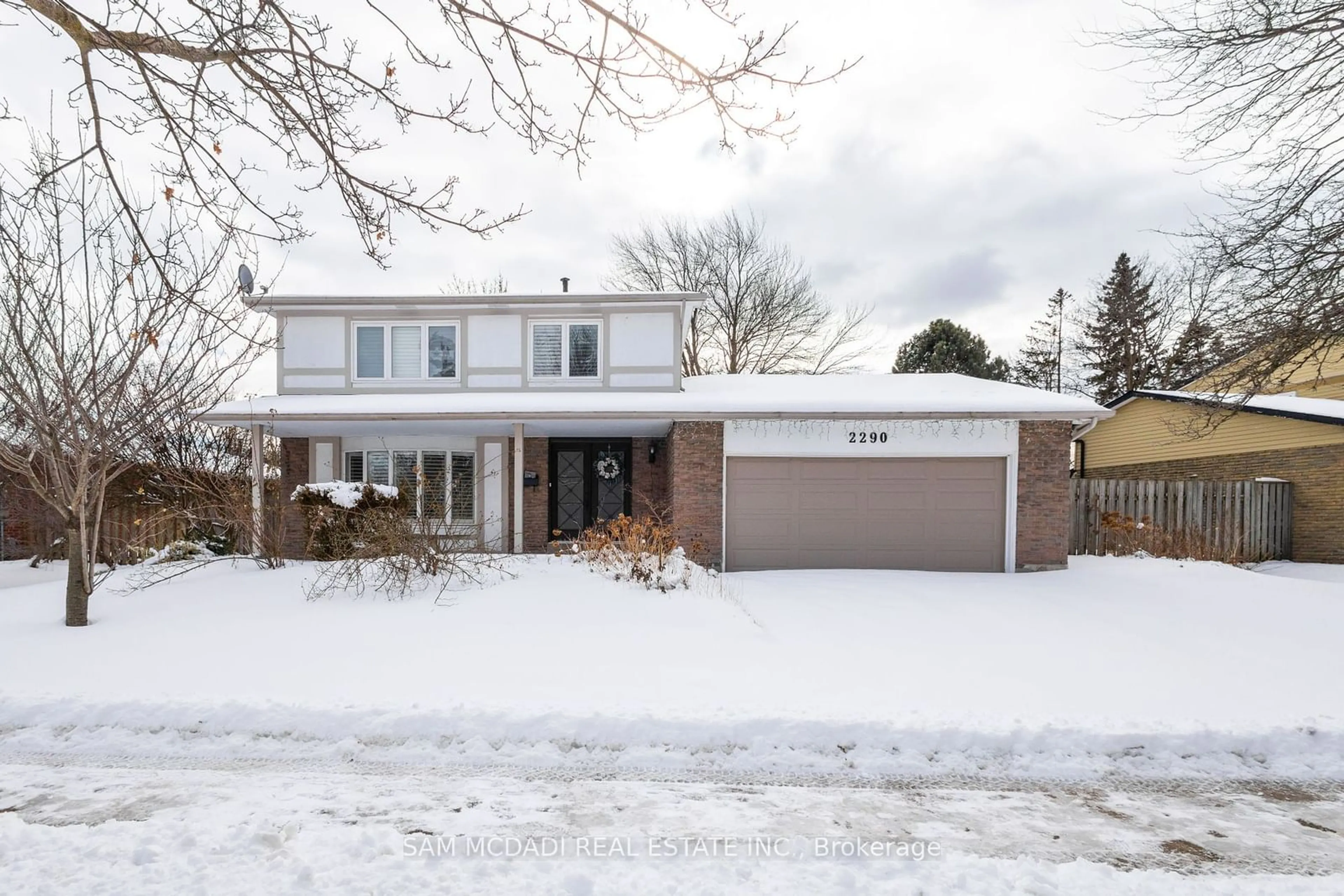 Home with brick exterior material, street for 2290 Devon Rd, Oakville Ontario L6J 5R4