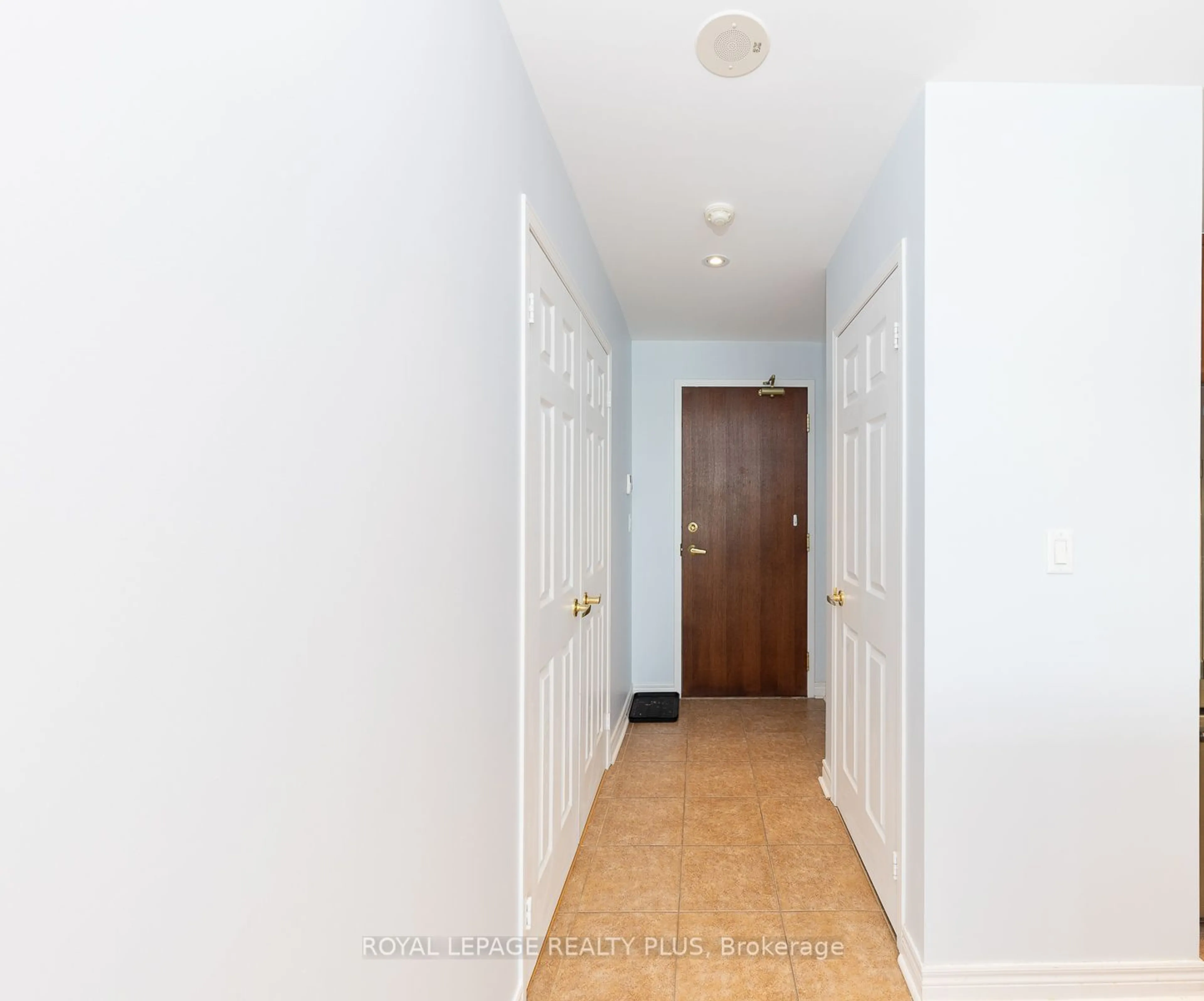 Indoor entryway for 4900 Glen Erin Dr #PH2, Mississauga Ontario L5B 3C2