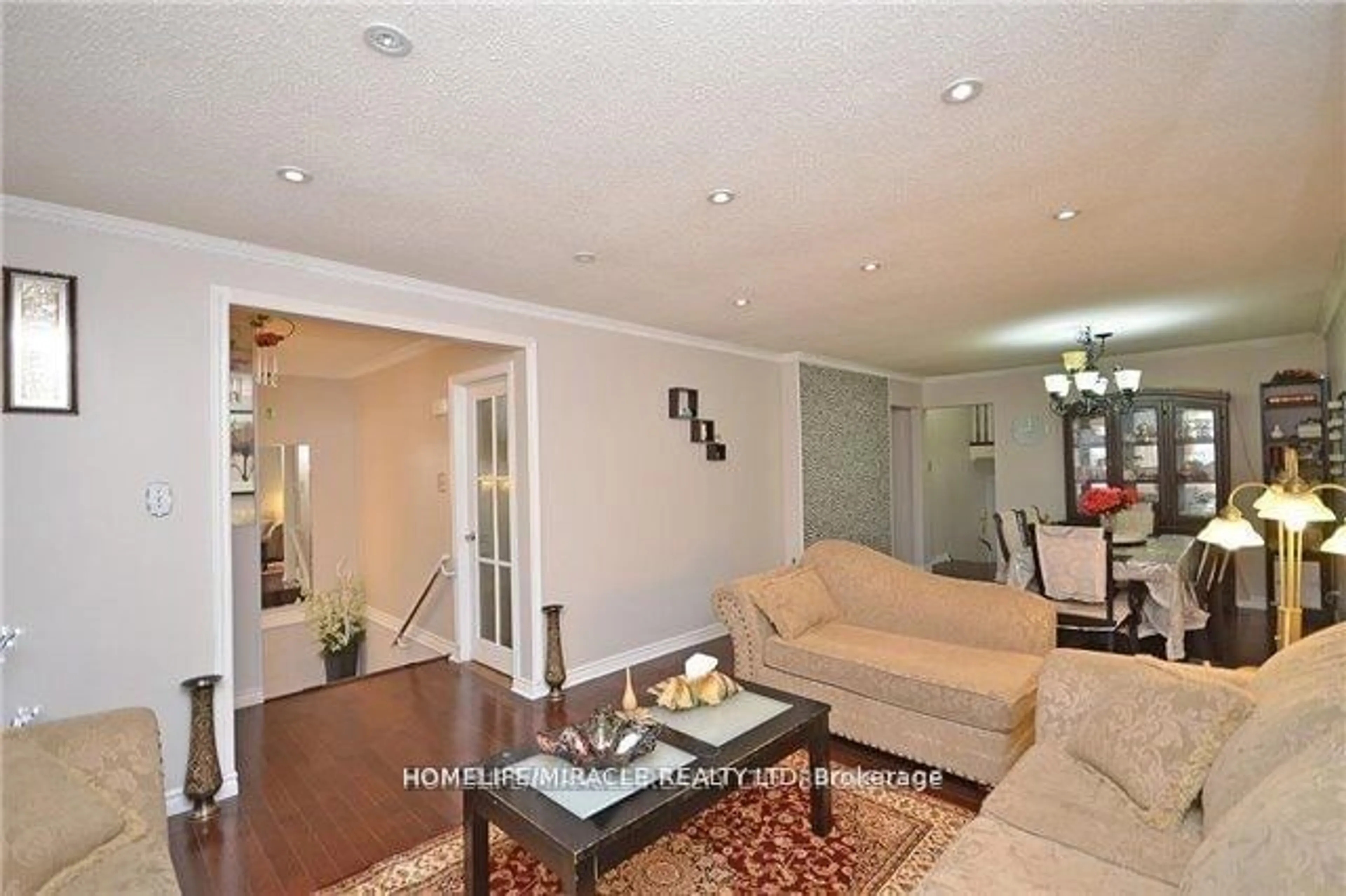 Living room with furniture, unknown for 581 Hayward Cres, Milton Ontario L9T 4T8