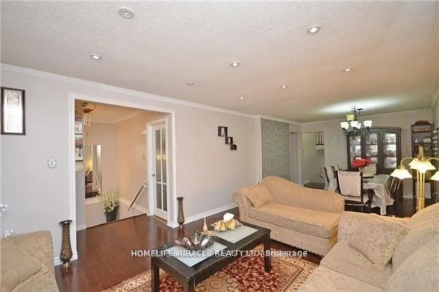 Additional image 26 of 581 Hayward Cres