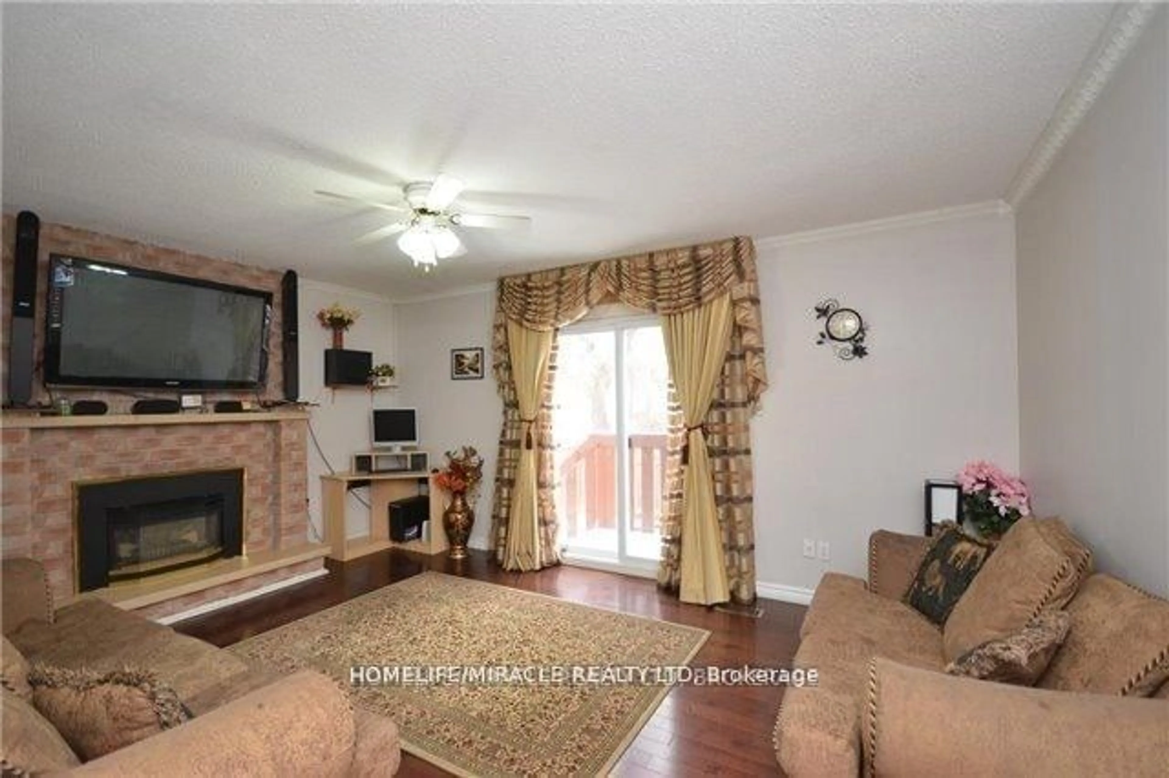 Living room with furniture, unknown for 581 Hayward Cres, Milton Ontario L9T 4T8