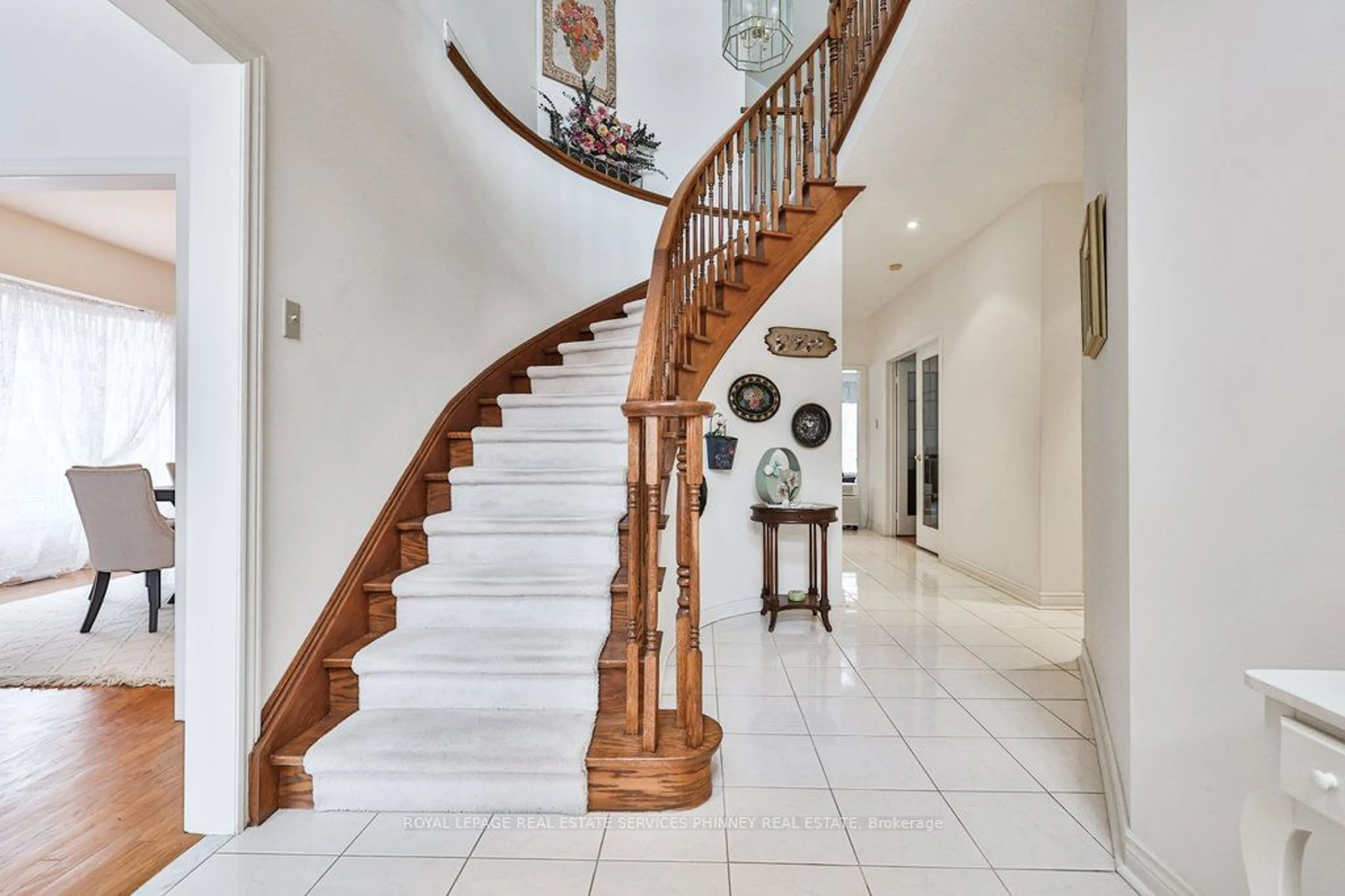 Stairs for 3952 Rolling Valley Dr, Mississauga Ontario L5L 5V9