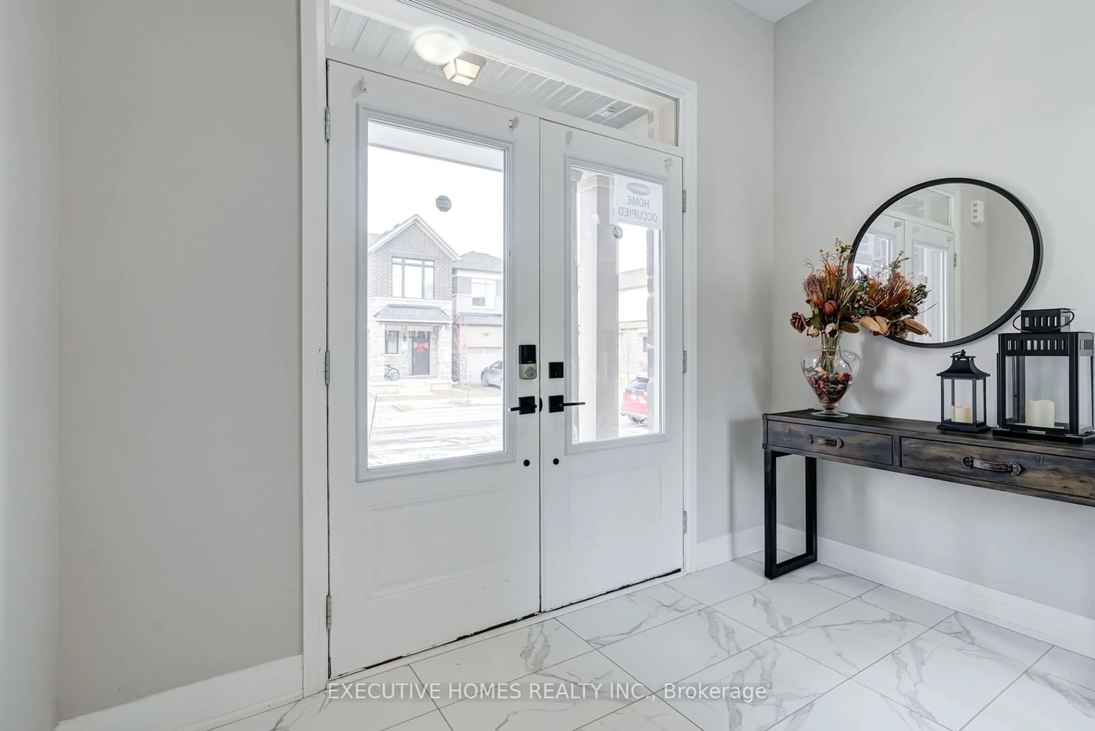 Indoor entryway for 1586 Severn Dr, Milton Ontario L9E 1X8