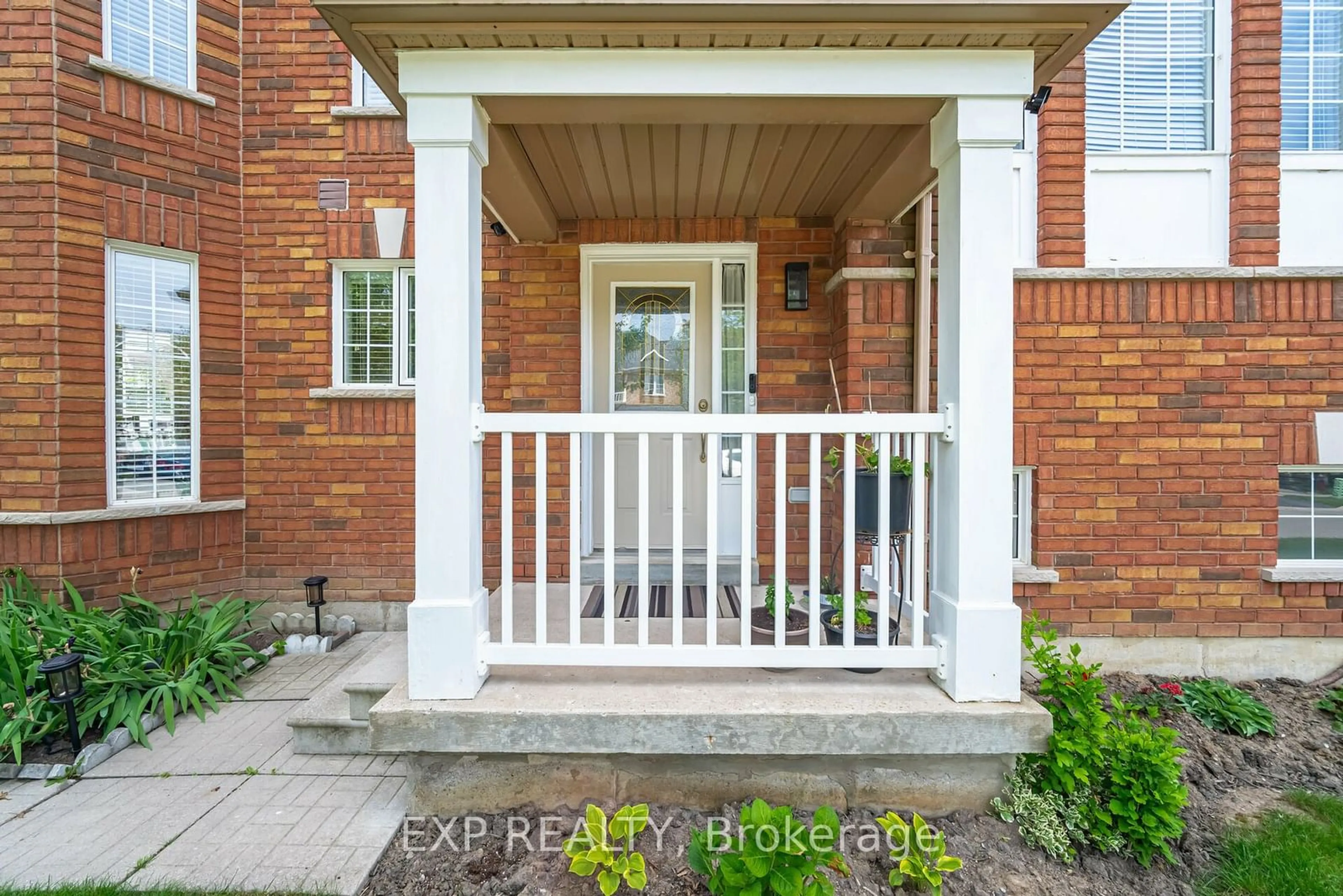 Indoor entryway for 5554 Linwell Pl, Mississauga Ontario L5M 6L7