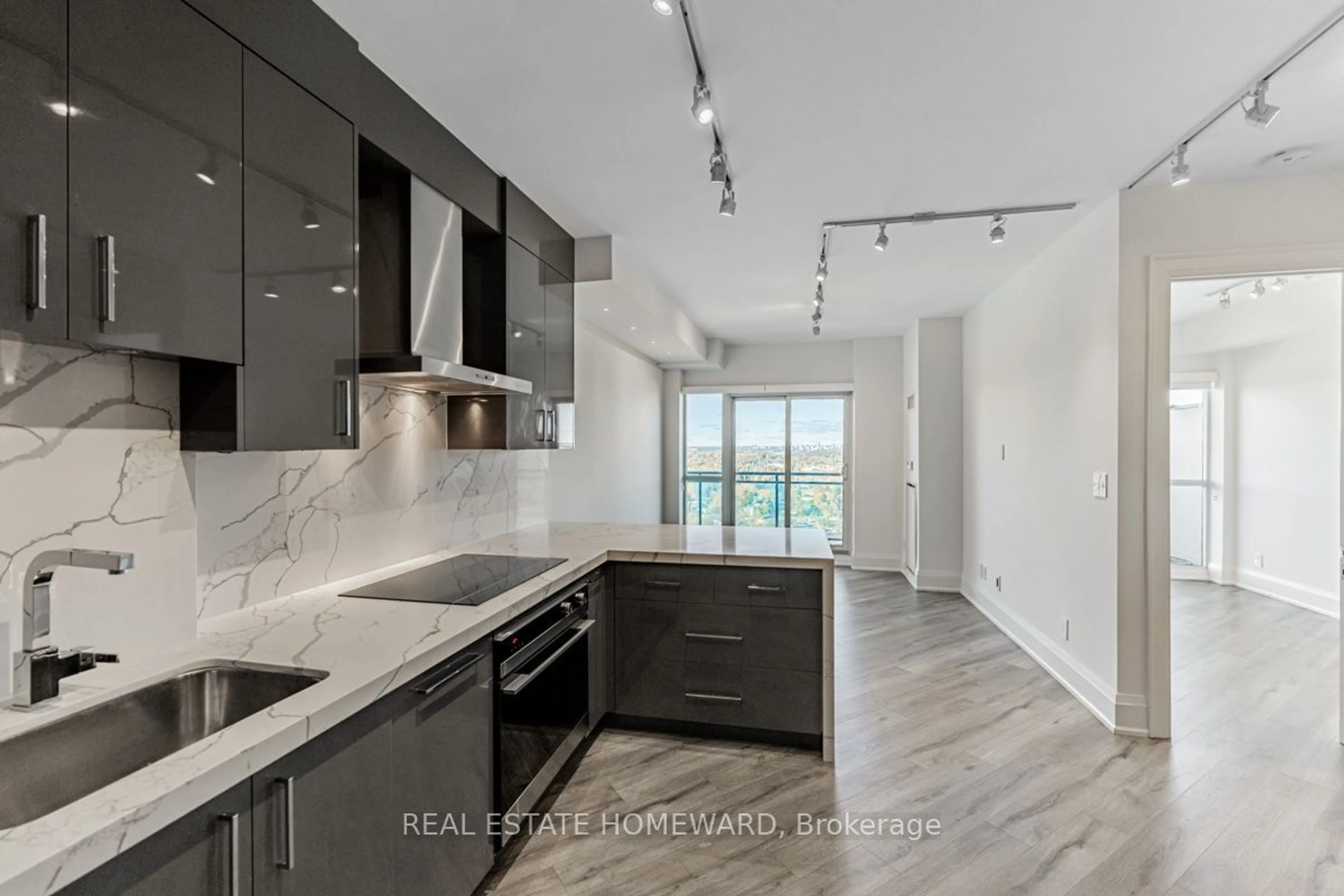 Open concept kitchen, ceramic/tile floor for 165 Legion Rd #2734, Toronto Ontario M8Y 0A1