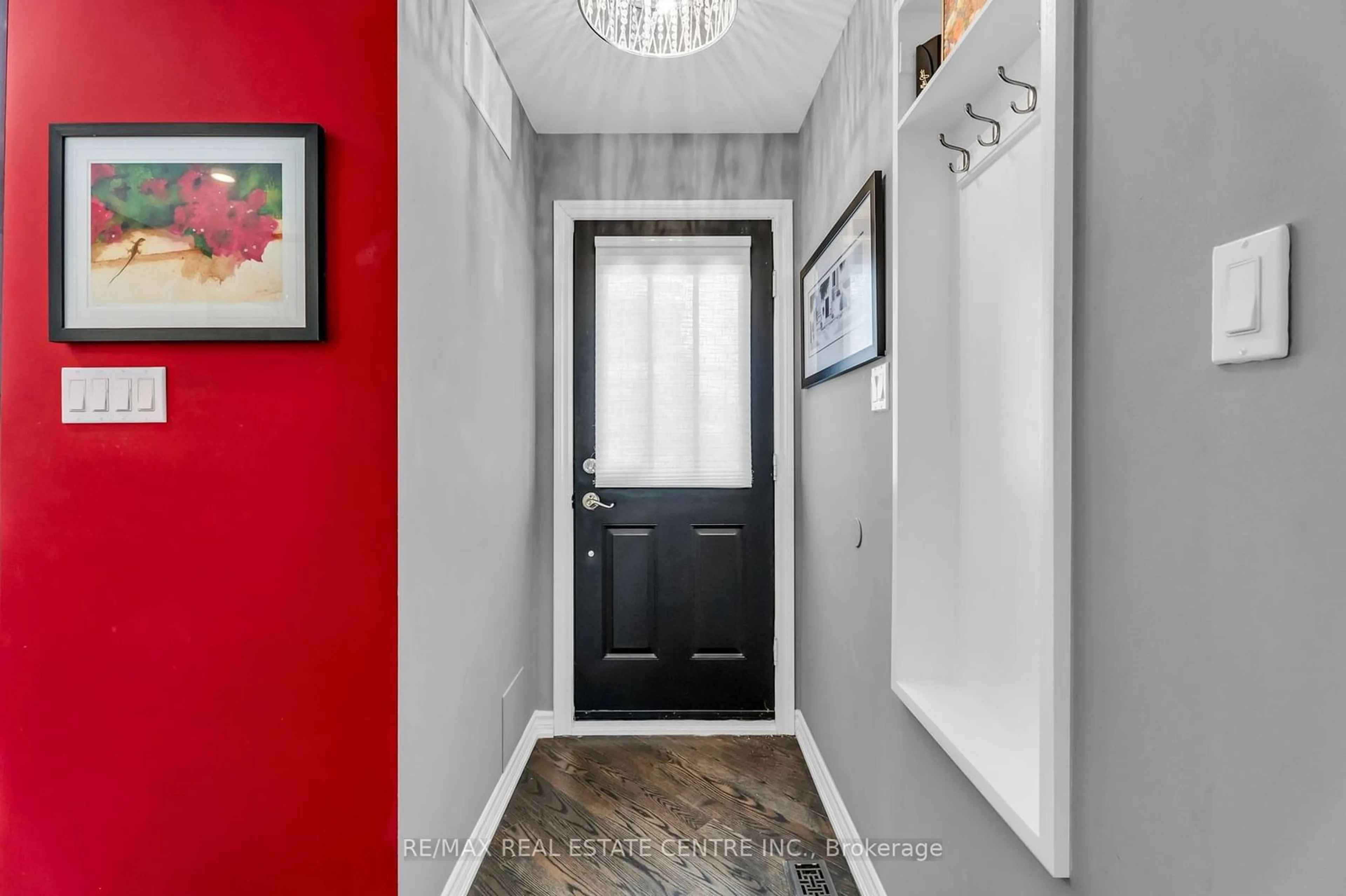 Indoor entryway for 76 River Dr #7, Halton Hills Ontario L7G 2J2