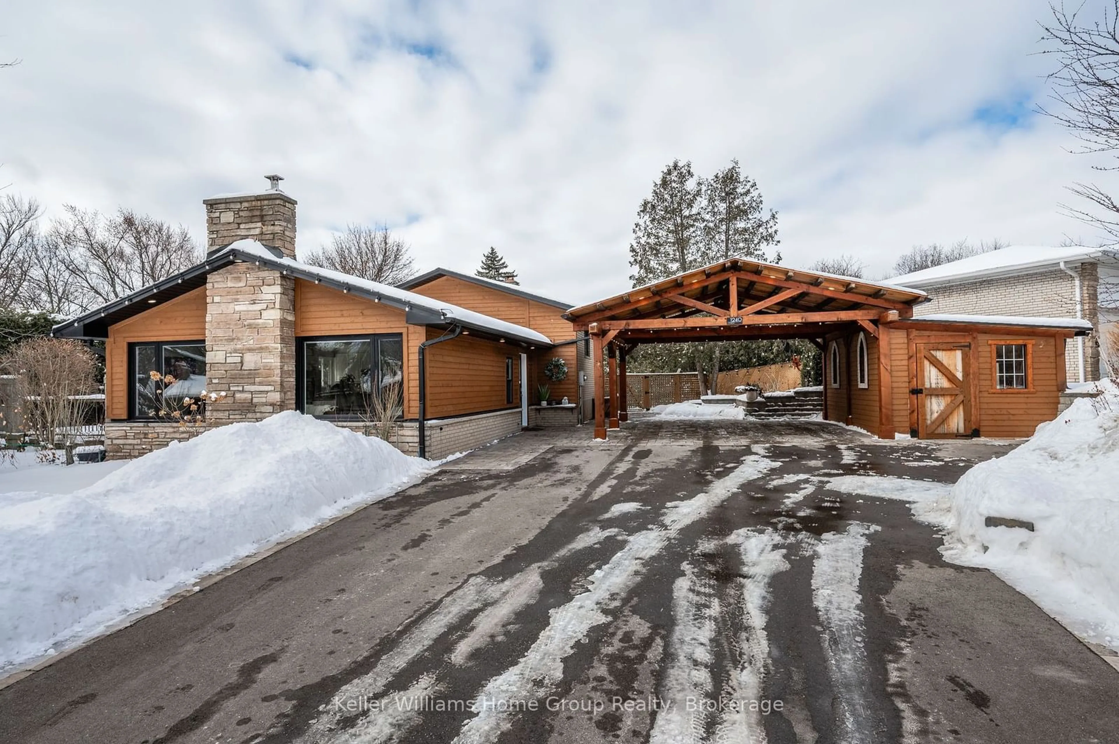 Indoor foyer for 1240 Lambeth Rd, Oakville Ontario L6H 2E3