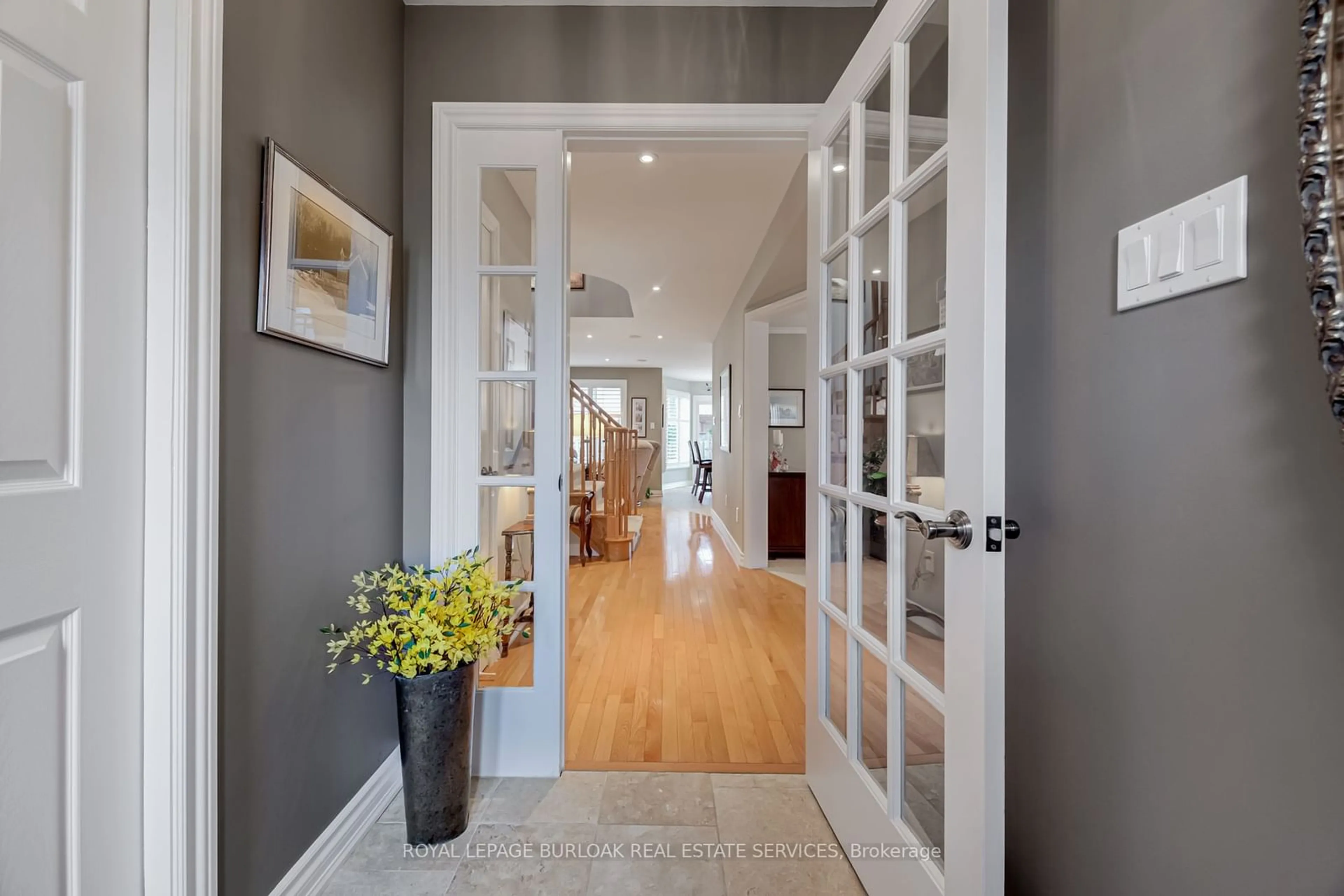 Indoor entryway for 4154 Millcroft Park Dr, Burlington Ontario L7M 3V2