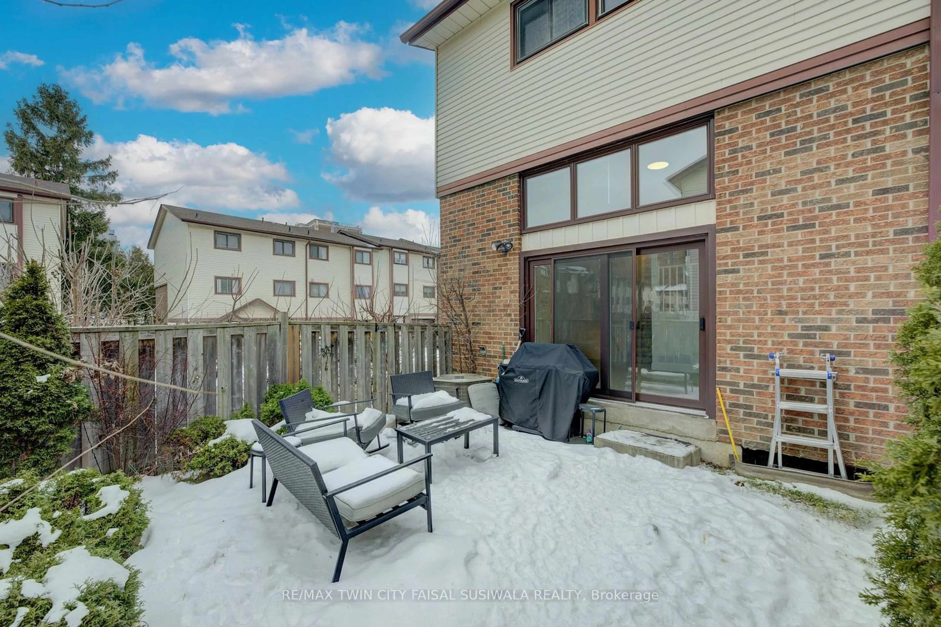 Patio, unknown for 55 McCallum Crt, Brampton Ontario L6W 3M4