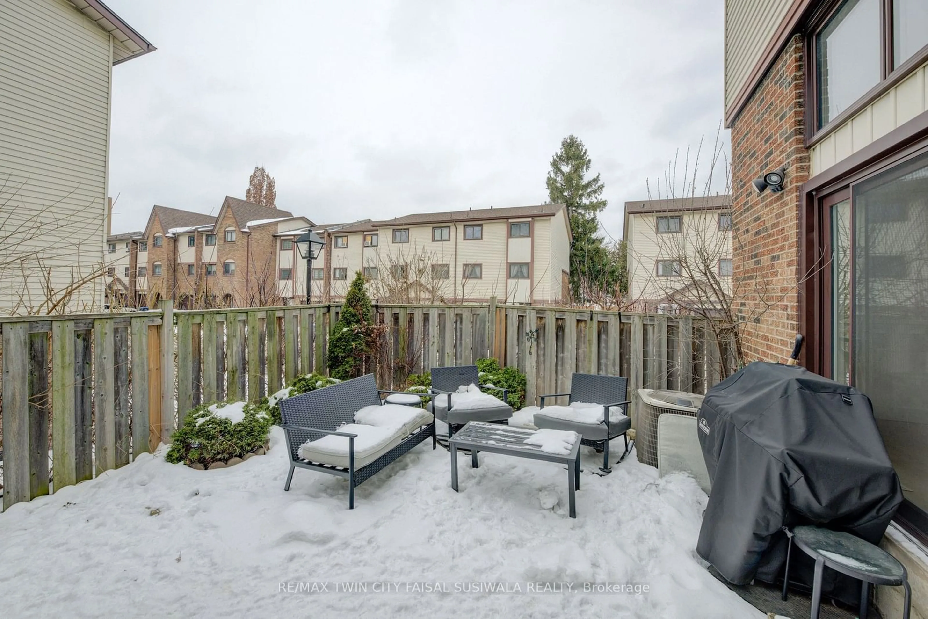 Patio, mountain view for 55 McCallum Crt, Brampton Ontario L6W 3M4