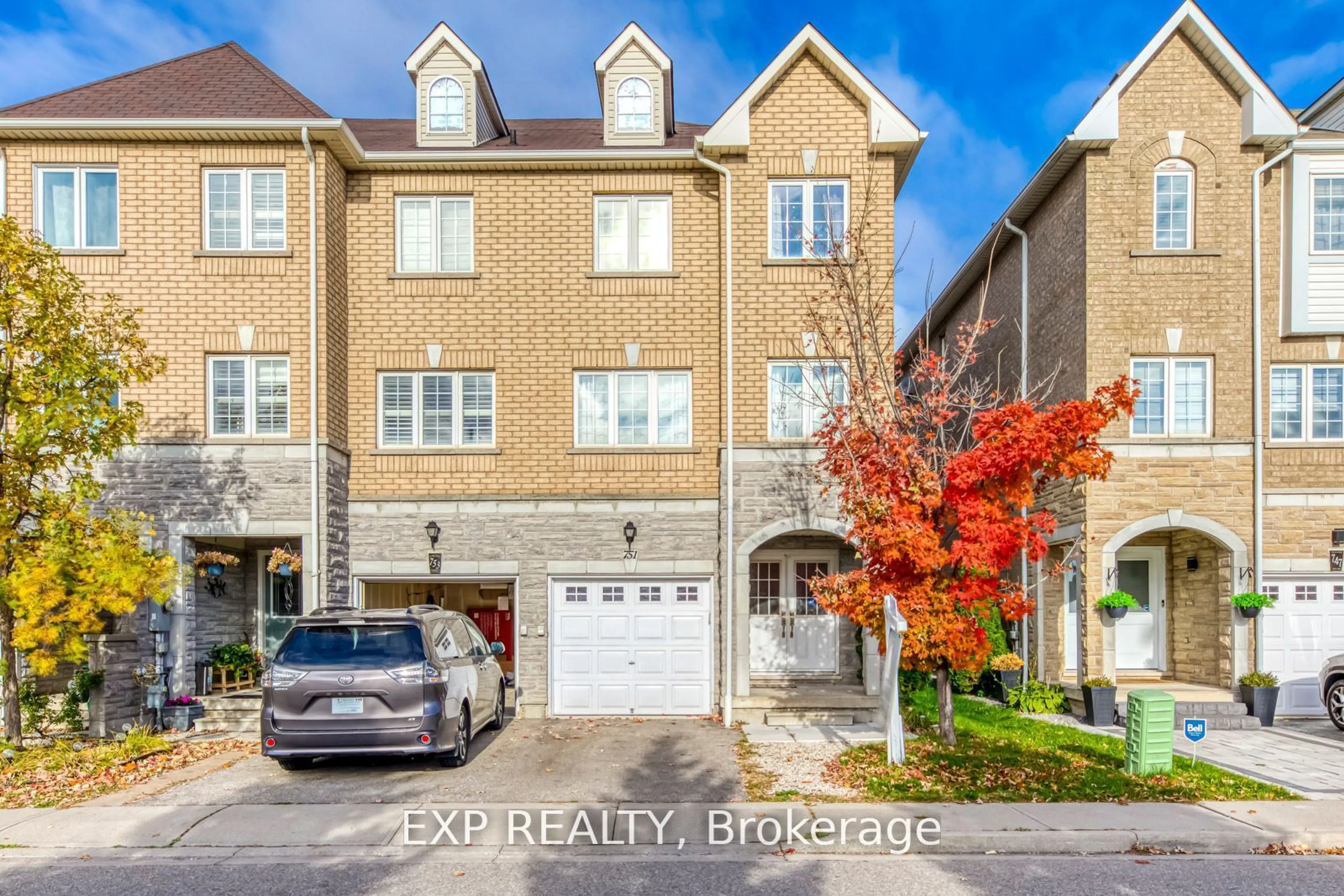 A pic from outside/outdoor area/front of a property/back of a property/a pic from drone, street for 751 Candlestick Circ, Mississauga Ontario L4Z 0B2