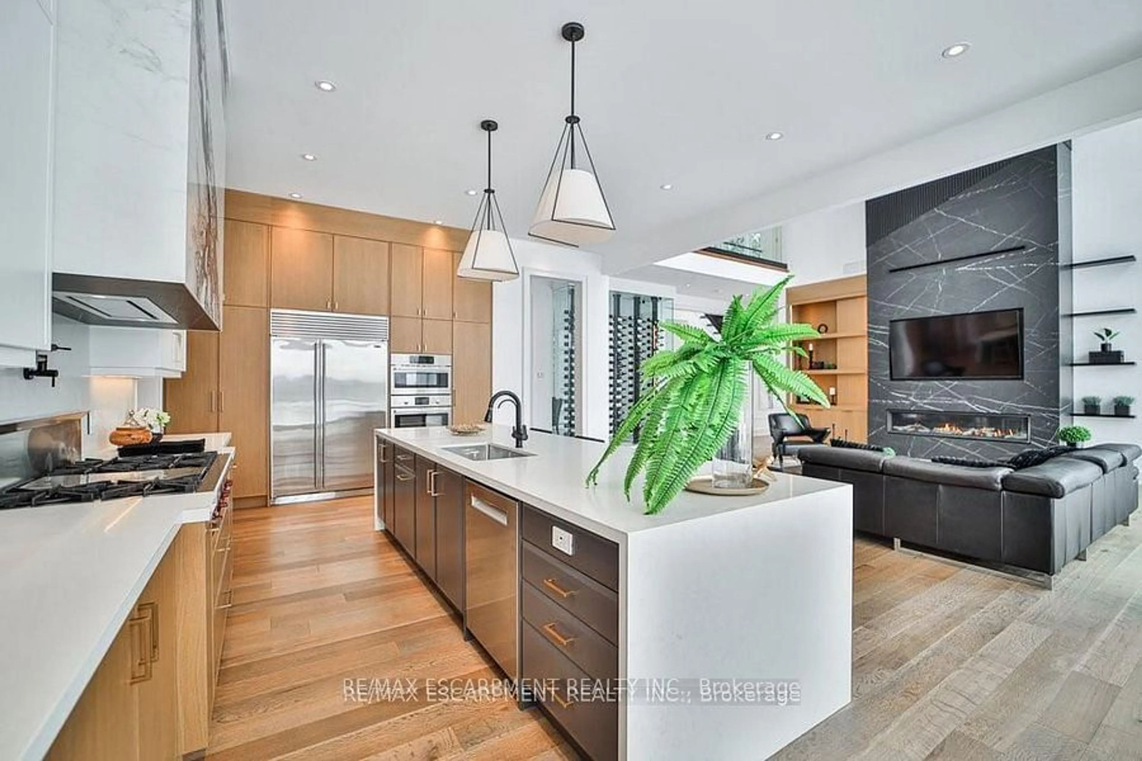 Contemporary kitchen, unknown for 2284 #1 Sdrd, Burlington Ontario L7P 0S7