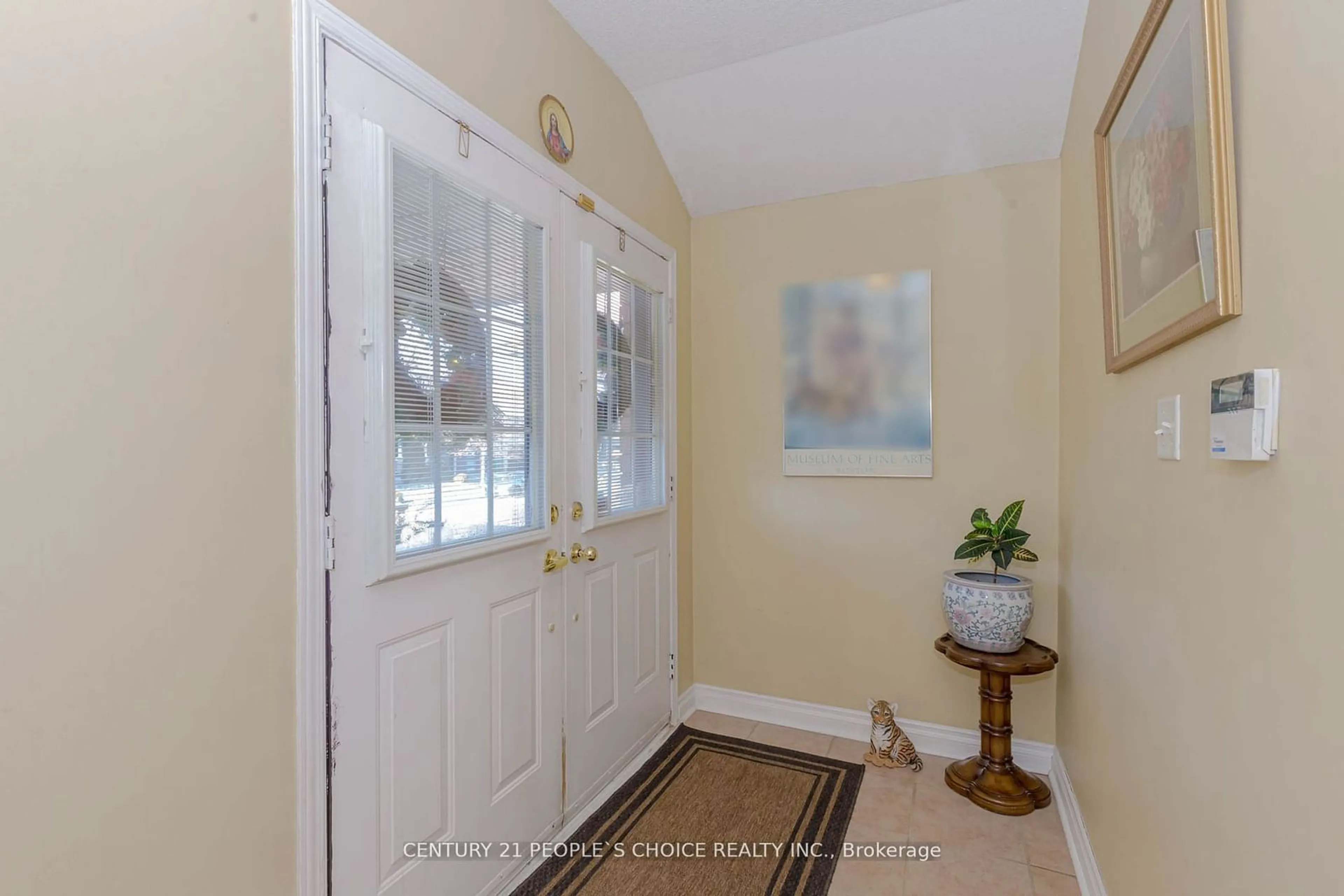 Indoor entryway for 14 Masters Green Cres, Brampton Ontario L7A 3K2