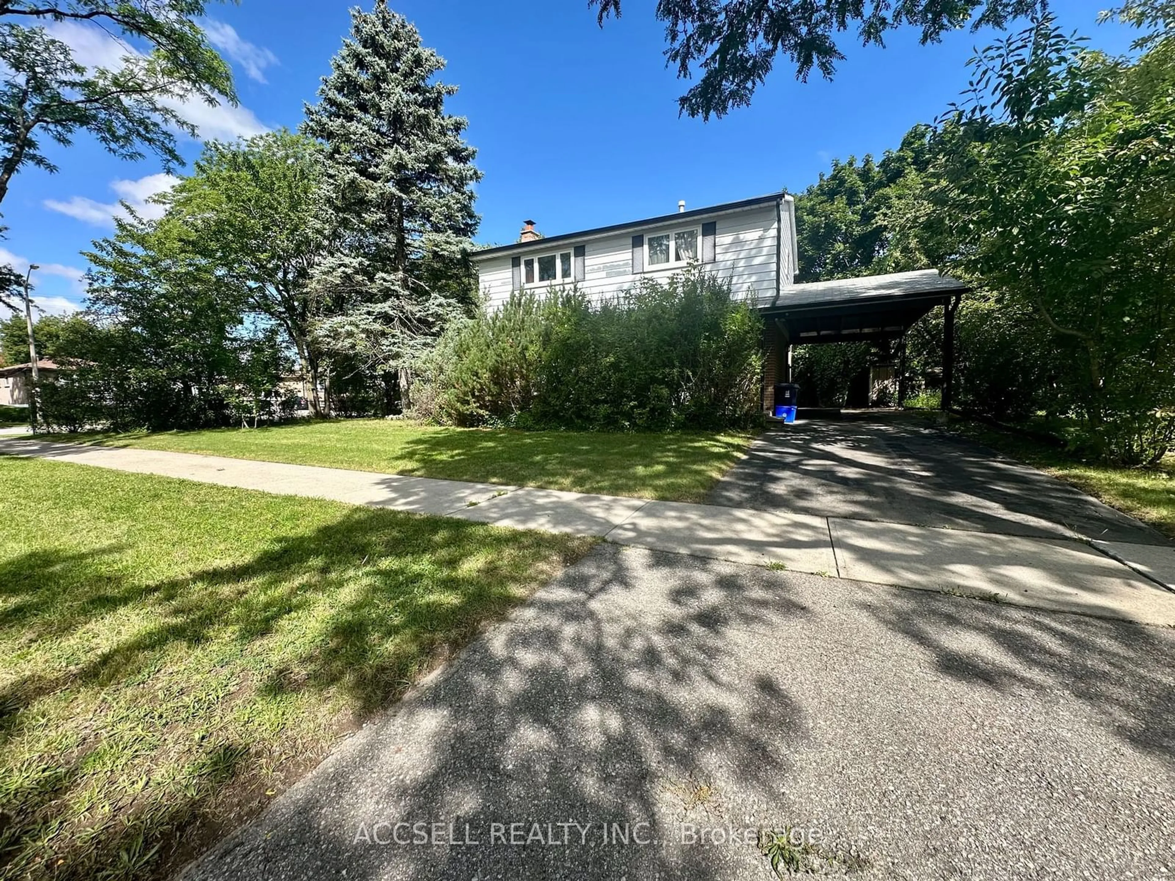 A pic from outside/outdoor area/front of a property/back of a property/a pic from drone, unknown for 10 Banda Sq, Toronto Ontario M9V 1Z5