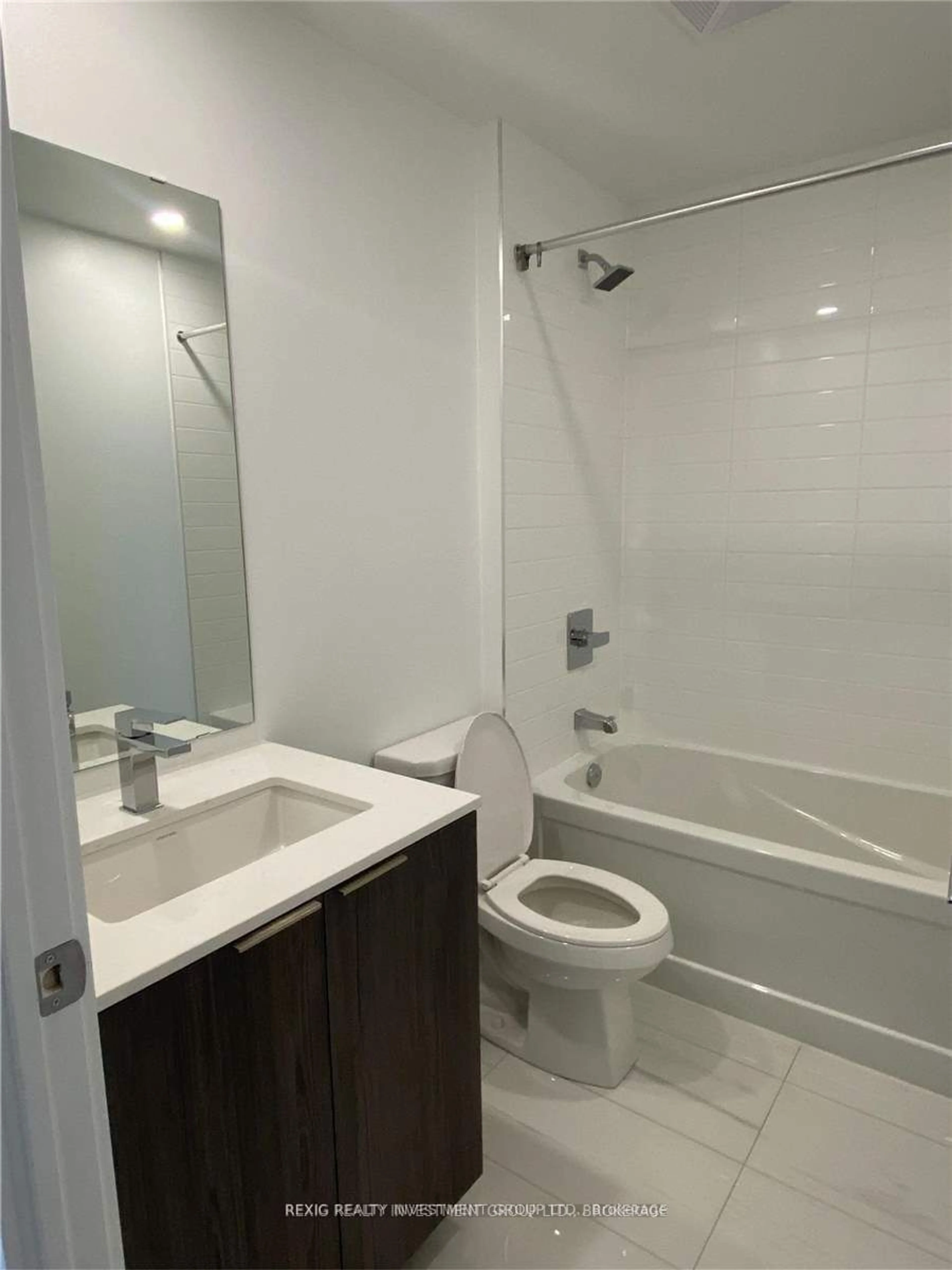 Standard bathroom, unknown for 70 Annie Craig Dr #404, Toronto Ontario M8V 0A8