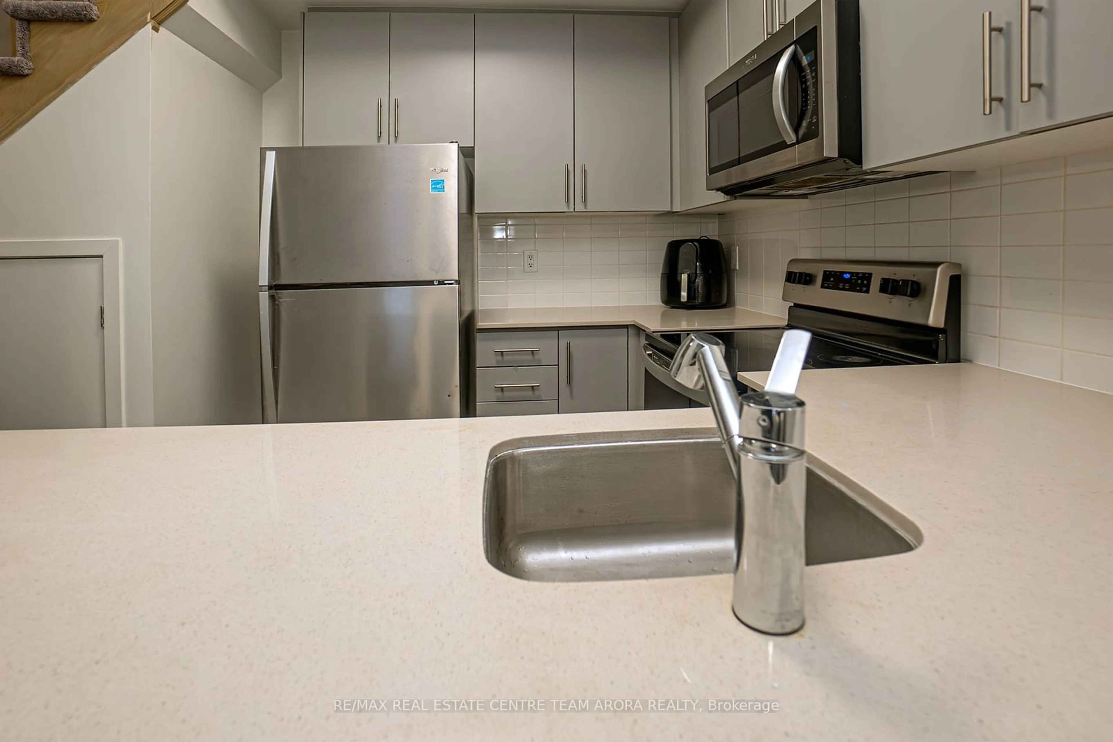 Standard kitchen, unknown for 3429 Ridgeway Dr #1, Mississauga Ontario L5L 0B9