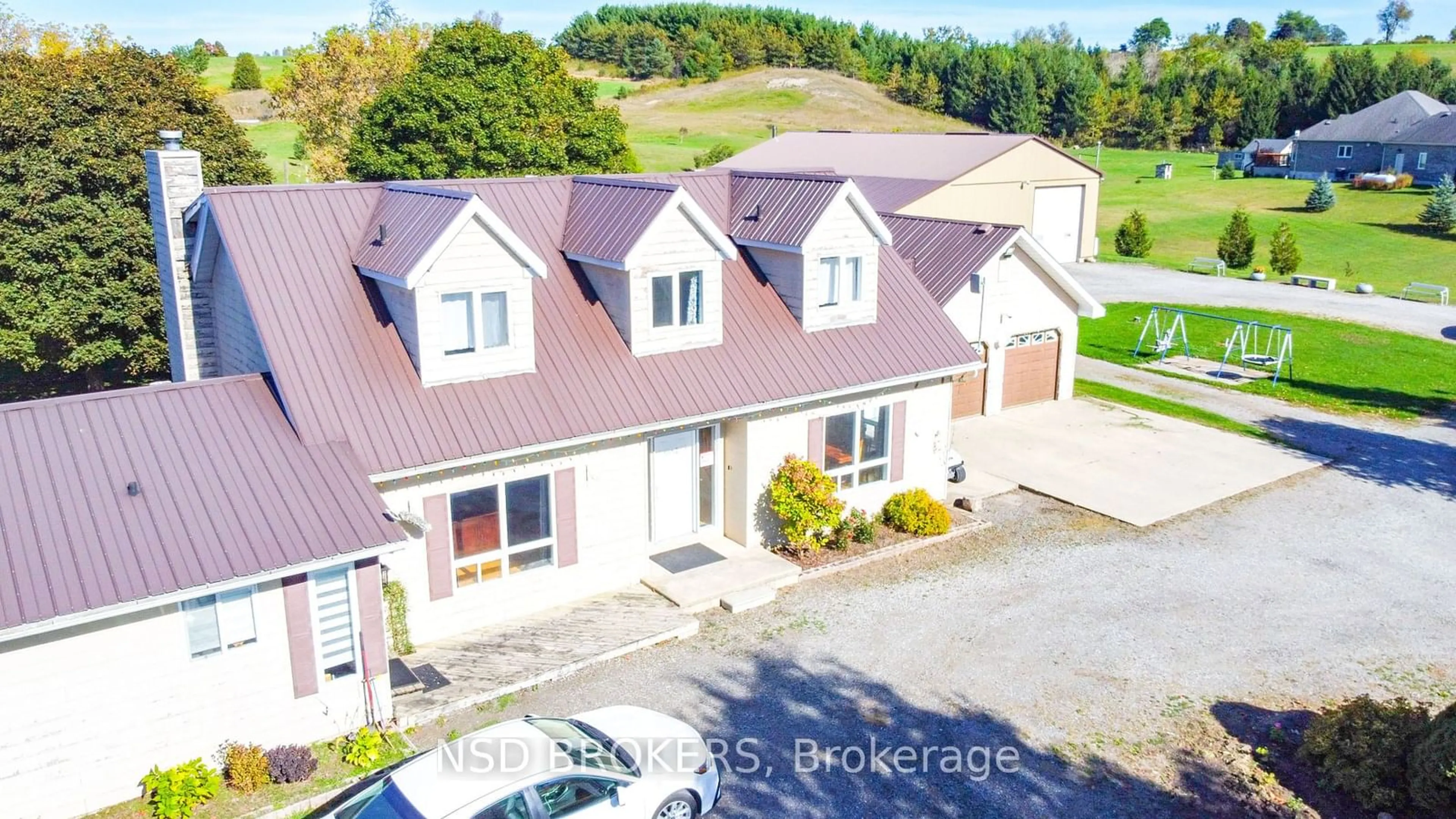 A pic from outside/outdoor area/front of a property/back of a property/a pic from drone, building for 20061 Willoughby Rd Rd, Caledon Ontario L7K 1W1