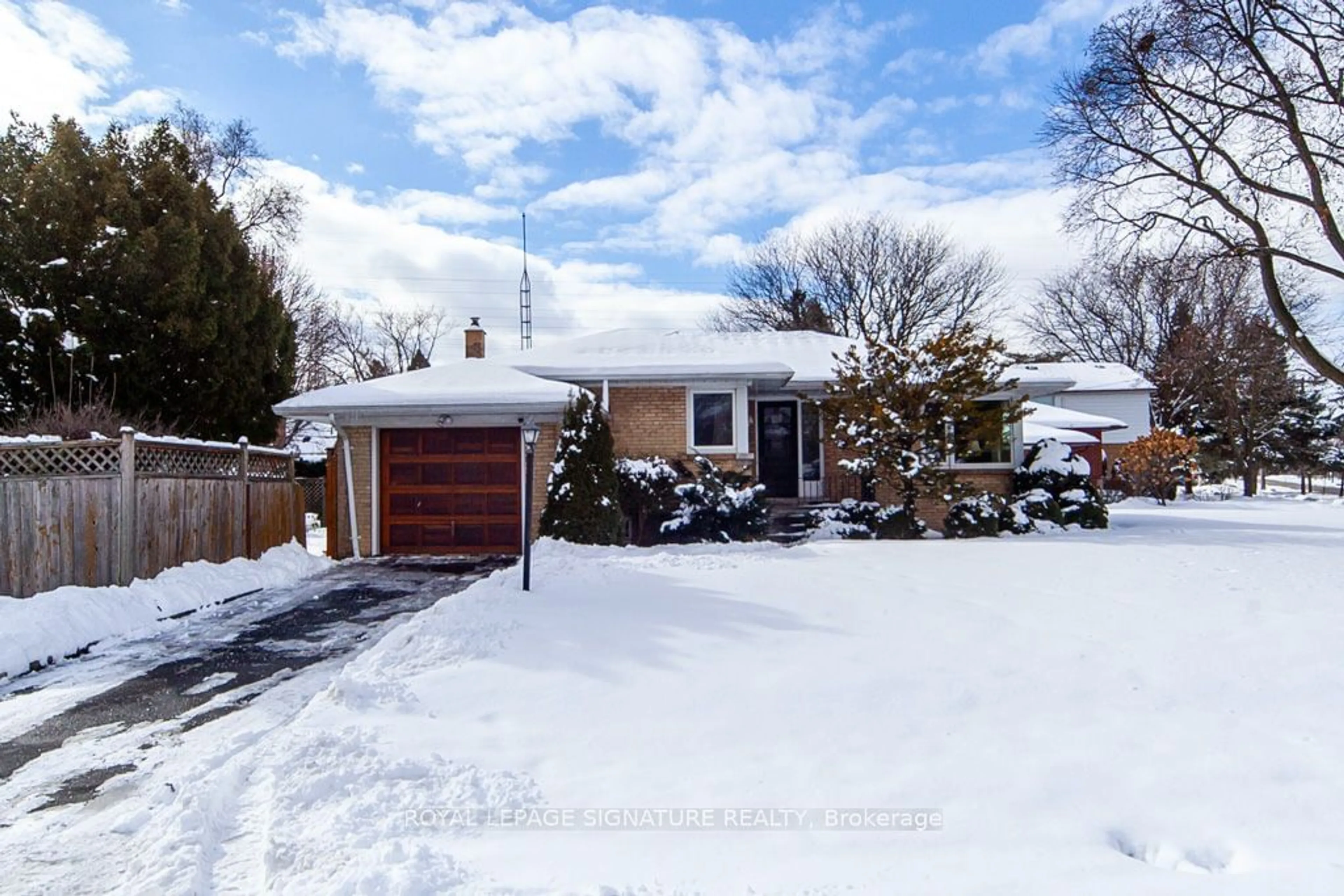 A pic from outside/outdoor area/front of a property/back of a property/a pic from drone, street for 34 Appledale Rd, Toronto Ontario M9B 5G4