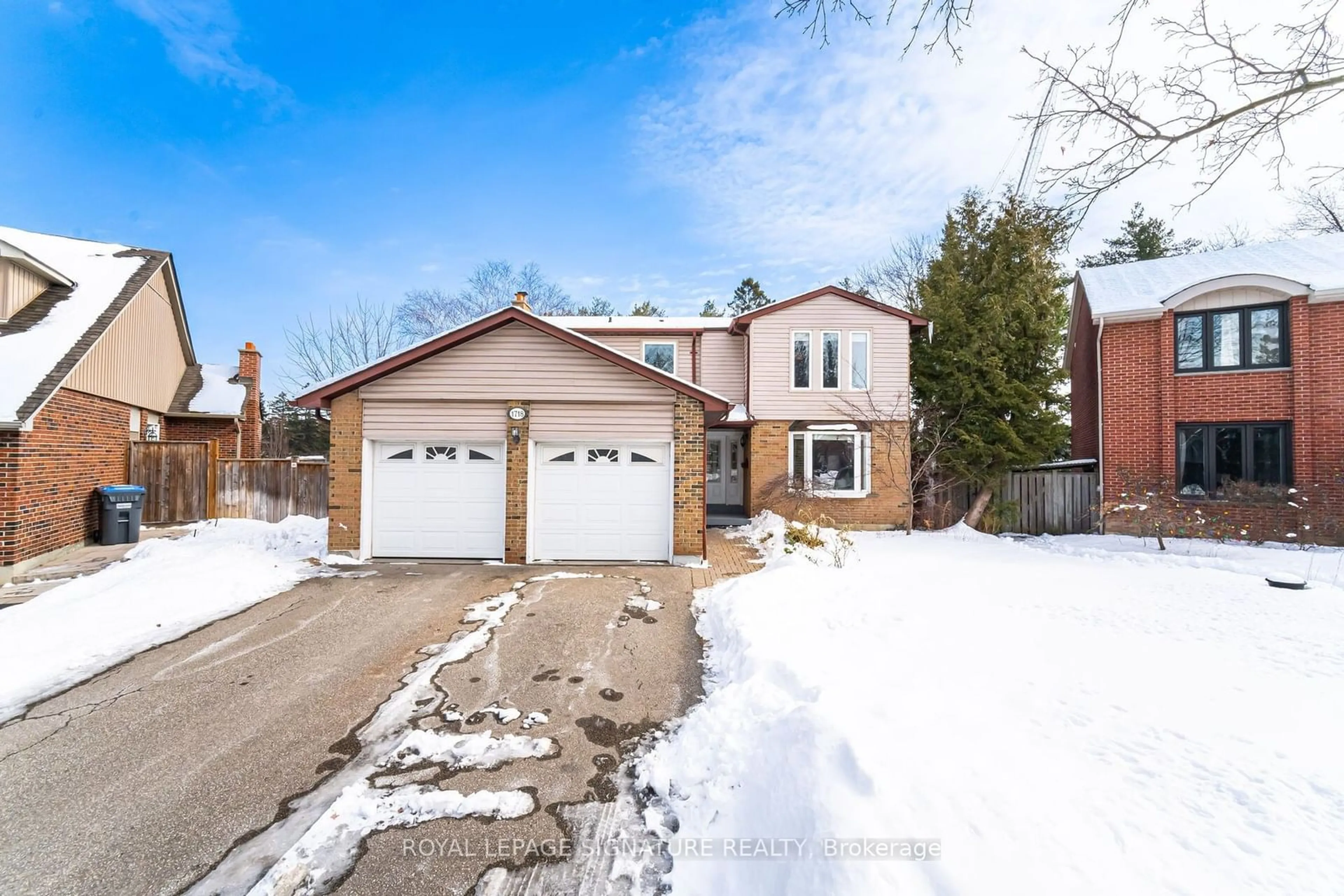 Home with brick exterior material, street for 1718 Hollow Oak Terr, Mississauga Ontario L5J 4N3