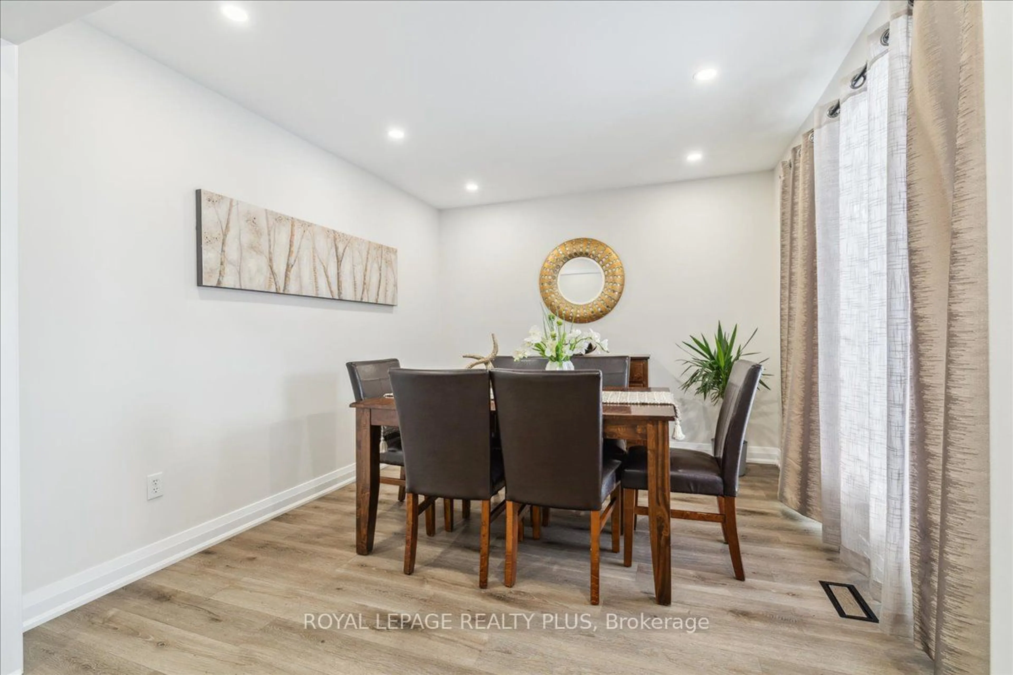 Dining room, wood/laminate floor for 487 Cedar Hedge Rd, Milton Ontario L9T 5K2