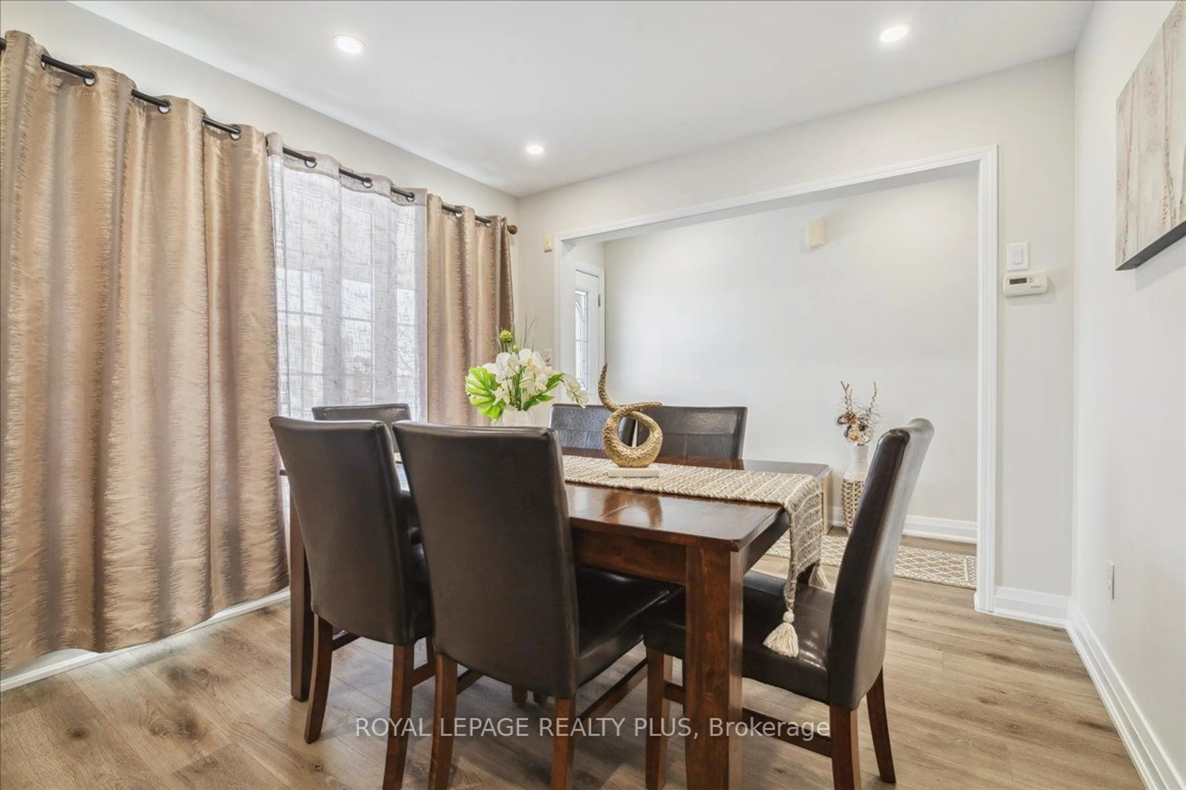 Dining room, wood/laminate floor for 487 Cedar Hedge Rd, Milton Ontario L9T 5K2