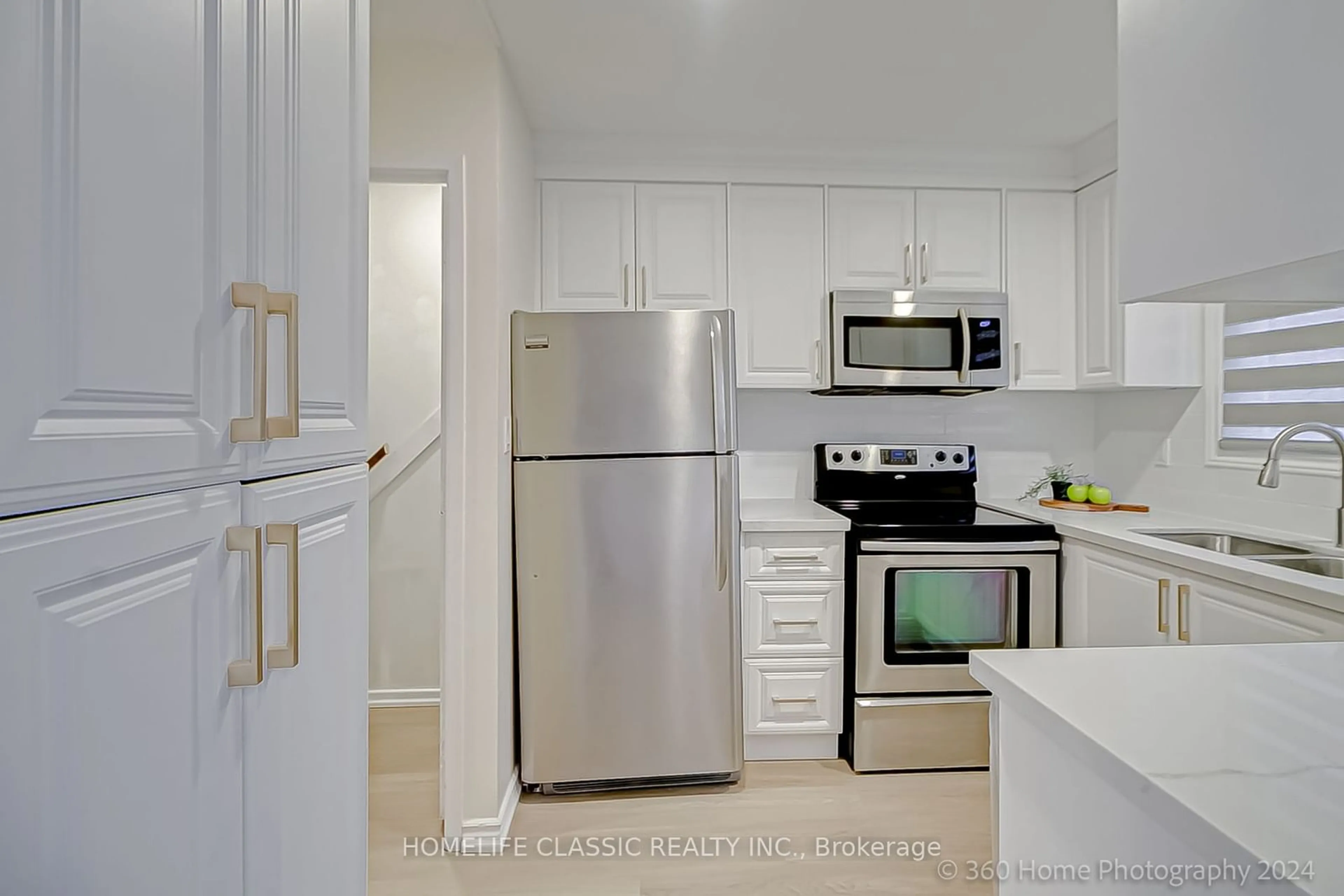 Standard kitchen, unknown for 46 Mountainview Rd #9, Halton Hills Ontario L7G 4K5