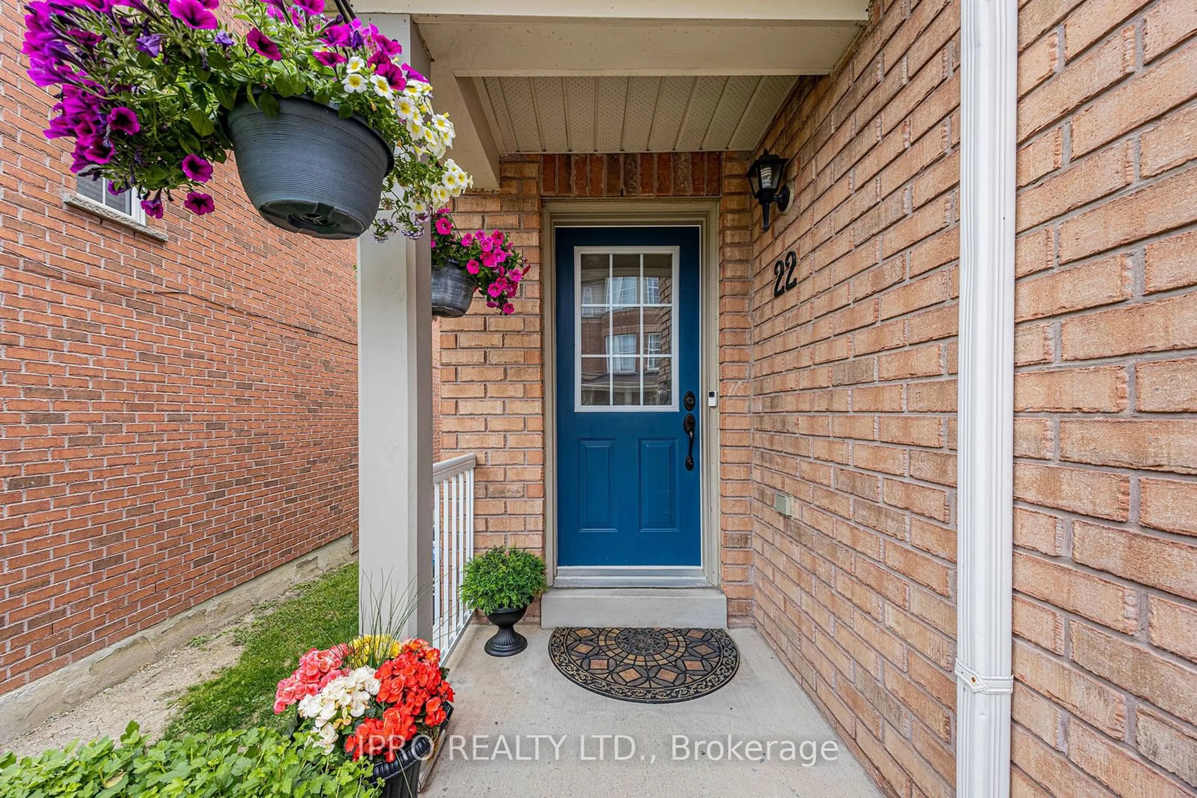 Indoor entryway for 3030 Breakwater Crt #22, Mississauga Ontario L5B 4N8