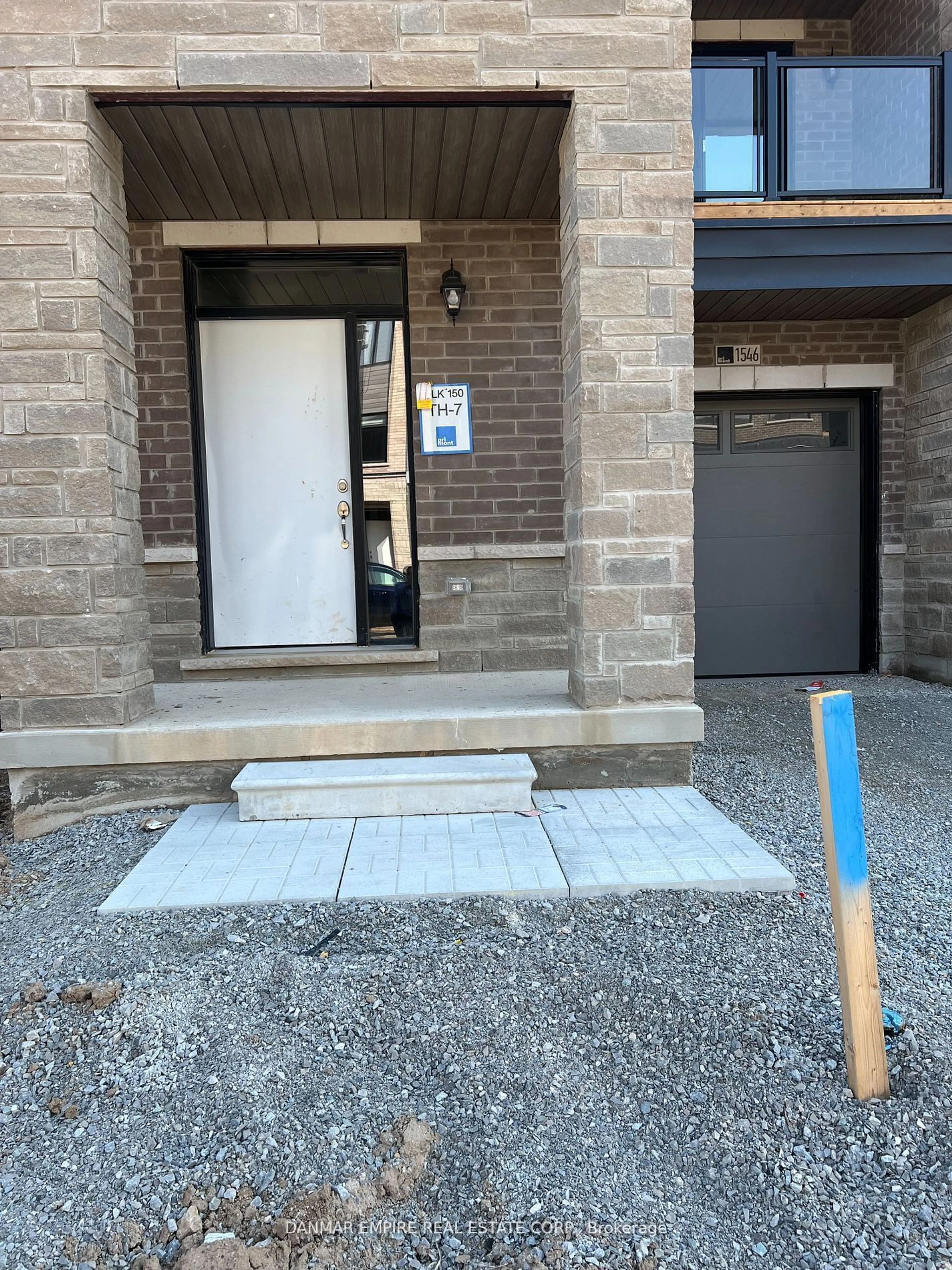 Indoor entryway for 1546 Moonseed Pl, Milton Ontario L9E 1V8