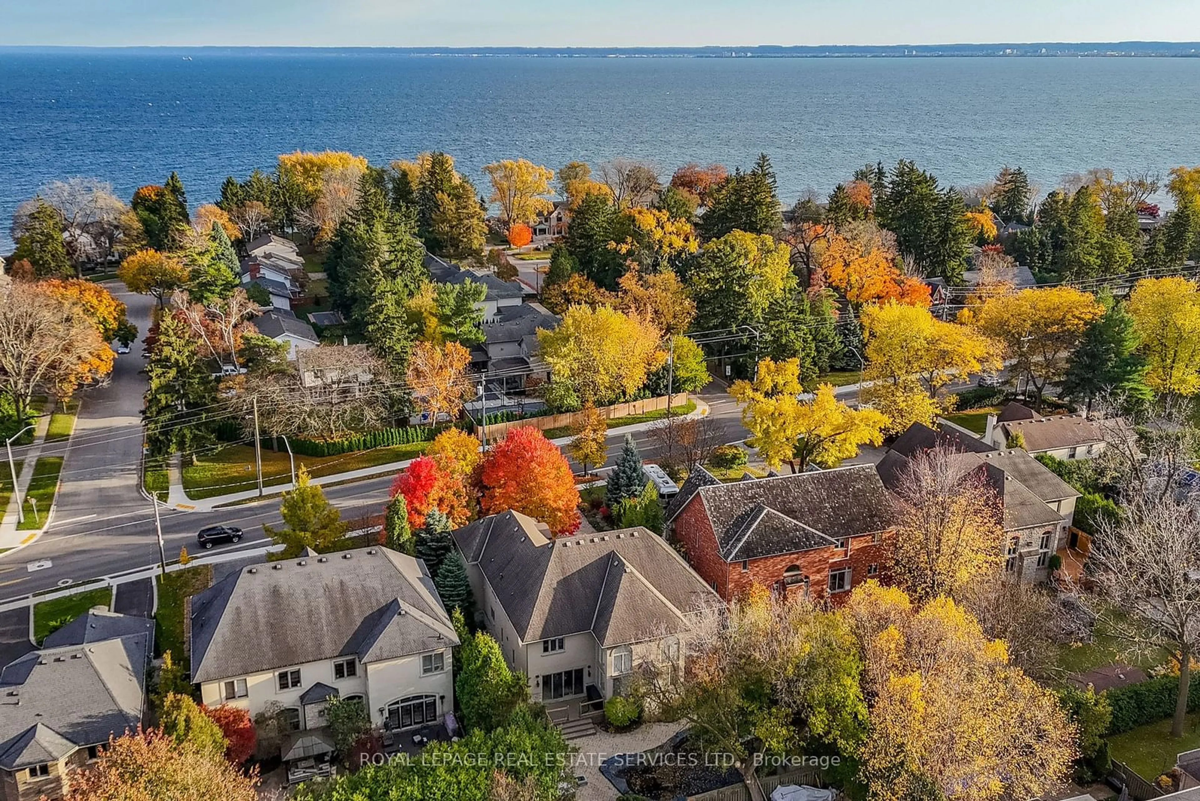 A pic from outside/outdoor area/front of a property/back of a property/a pic from drone, water/lake/river/ocean view for 3341 Lakeshore Rd, Burlington Ontario L7N 1B1