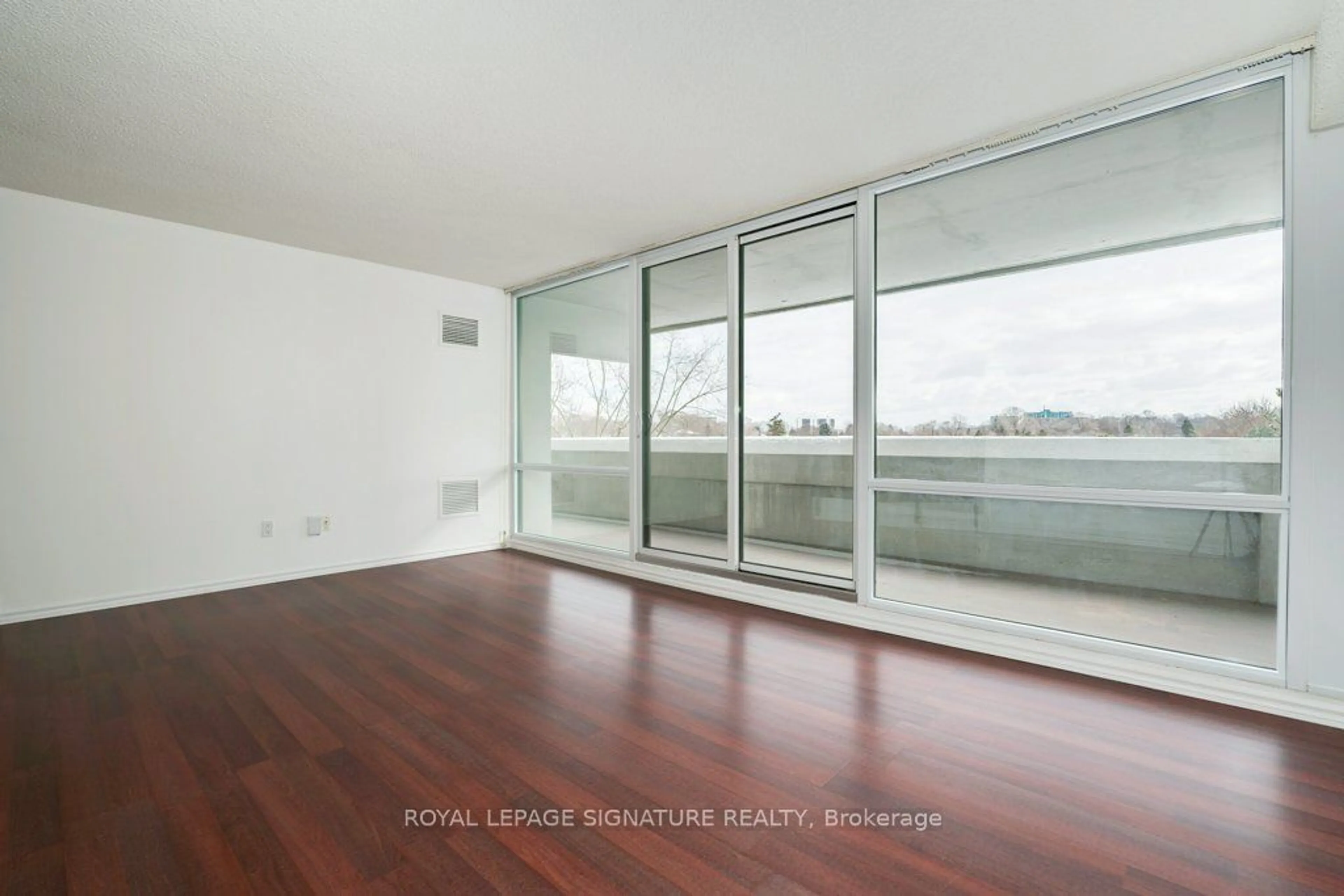 A pic of a room for 260 Scarlett Rd #507, Toronto Ontario M6N 4X6