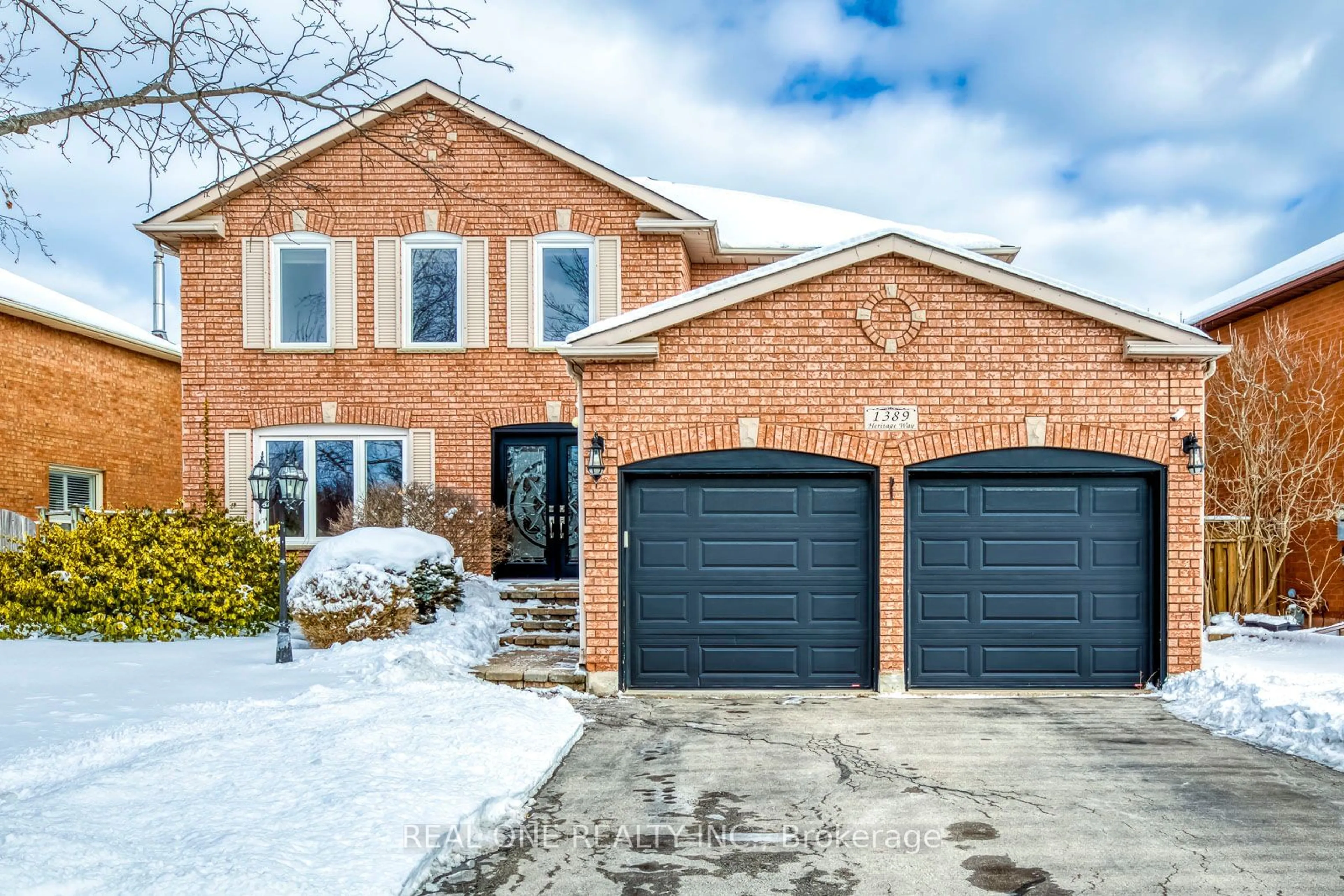 Home with brick exterior material, street for 1389 Heritage Way, Oakville Ontario L6M 3C2