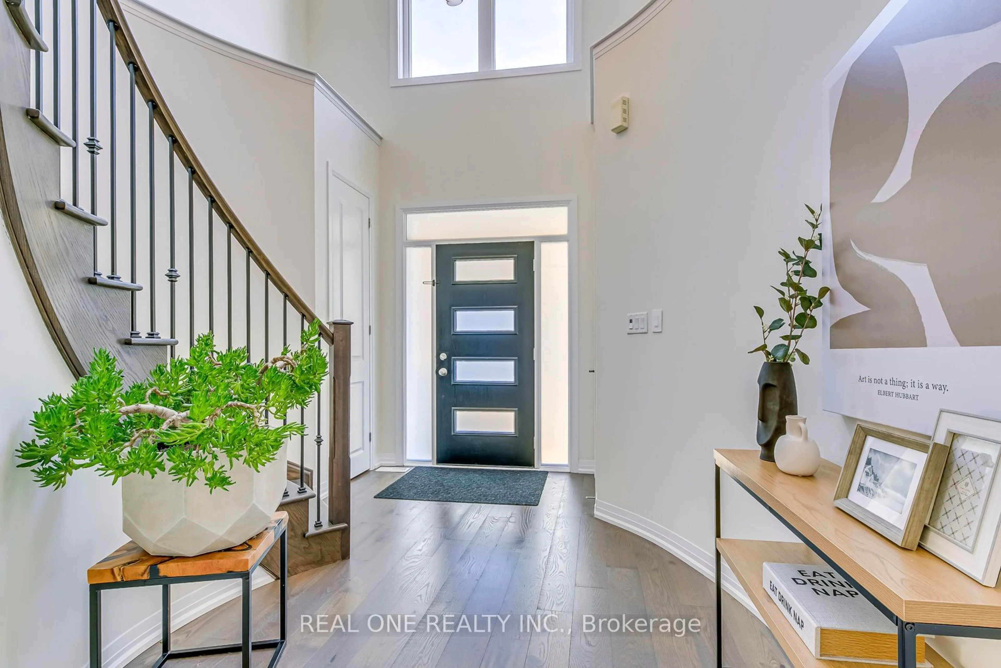 Indoor entryway for 117 Wheat Boom Dr, Oakville Ontario L6H 0M9