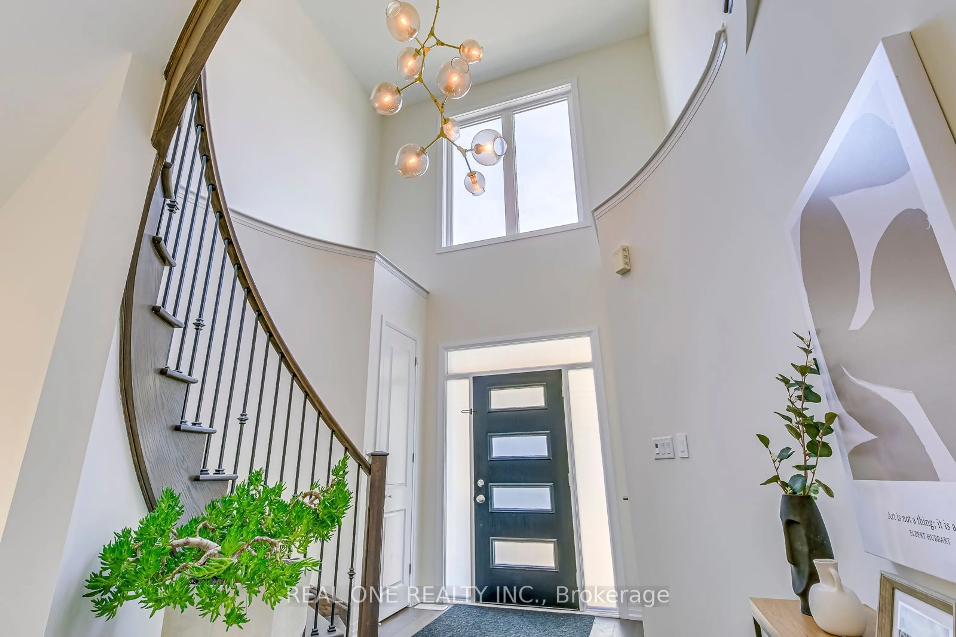 Indoor entryway for 117 Wheat Boom Dr, Oakville Ontario L6H 0M9