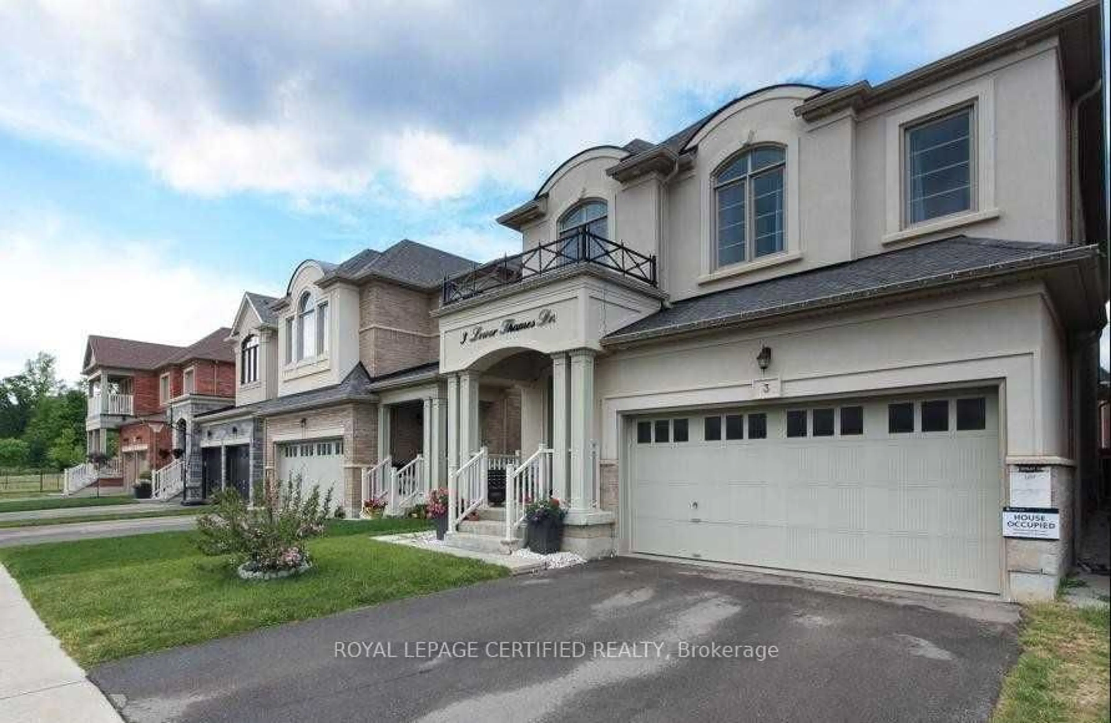 Home with vinyl exterior material, street for 3 Lower Thames Dr, Brampton Ontario L6Y 6C3